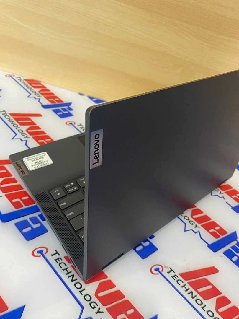 computadoras y laptops - LAPTOP LENOVO FLEX 5 14ARE05 AMD RYZEN 3 4300U 2.7GH 4GB DDR4 128GB 14