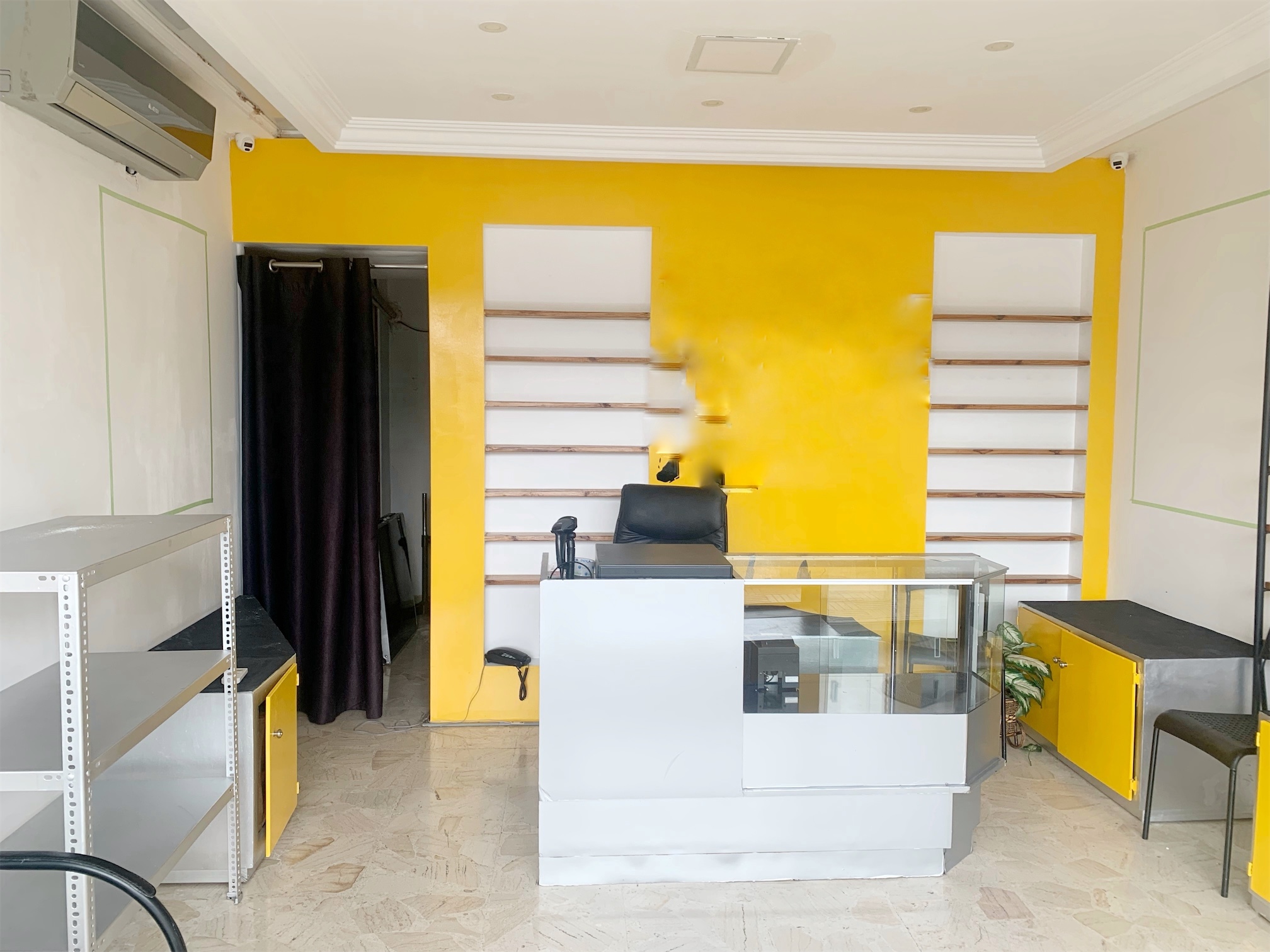 oficinas y locales comerciales - Local en Piantini 1