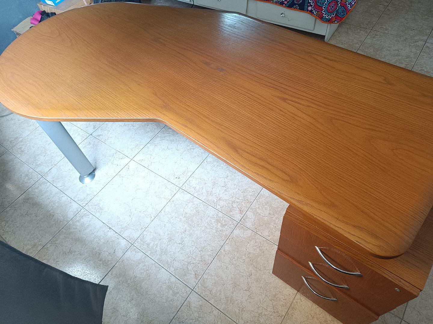 muebles y colchones - SE VENDE ESCRITORIO COMO NUEVO DE OPORTUNIDAD MADERA ROBLE  4