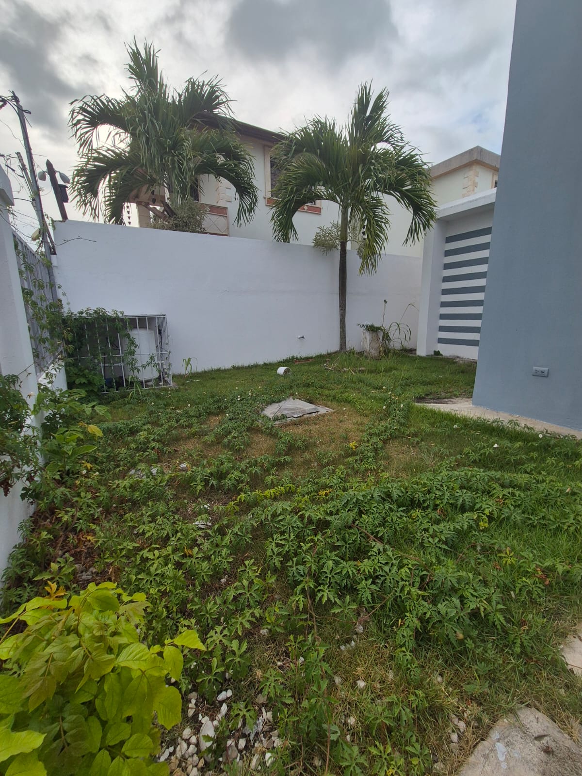 casas - Casa en Residencial Cerrado, Ave. 27 de Febrero 7
