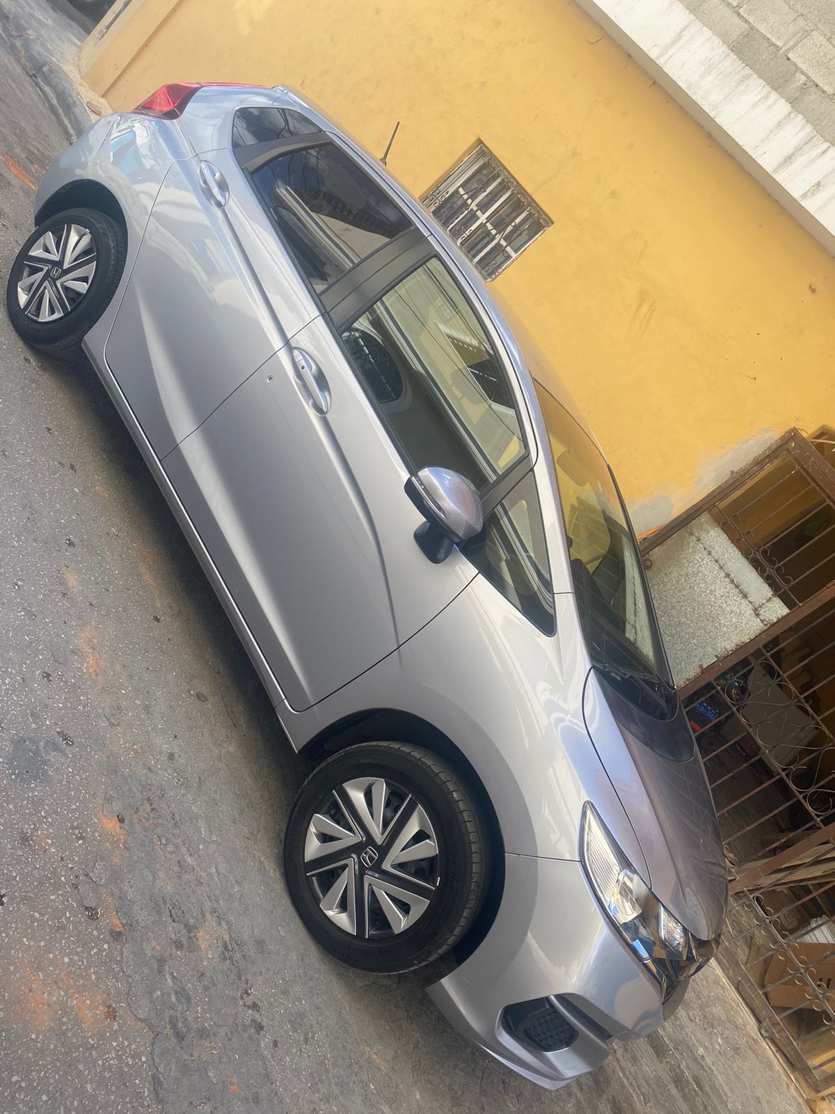 carros - VENDO HONDA FIT 2019 CON UN SOLO DUEÑO NEGOCIABLE POR MOTIVO DE VIAJE 1