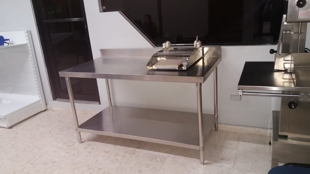 equipos profesionales - MESA EN ACERO INOXIDABLE  2