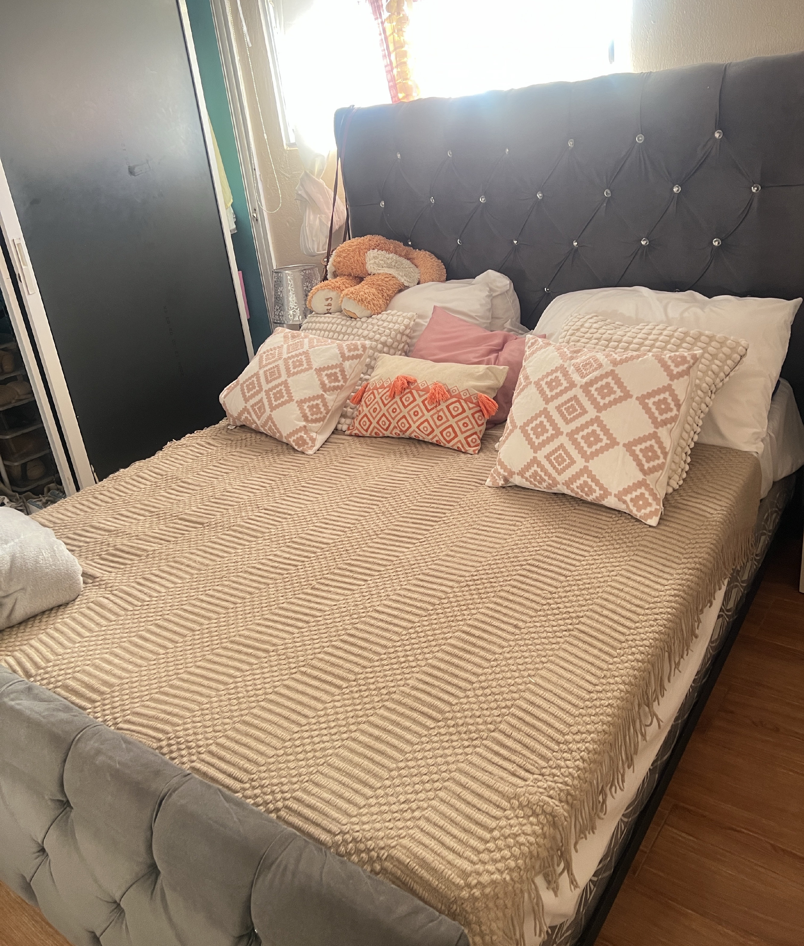 muebles y colchones - CAMA QUEEN CON COLCHÓN COMO NUEVA. PRECIO NEGOCIABLE  1