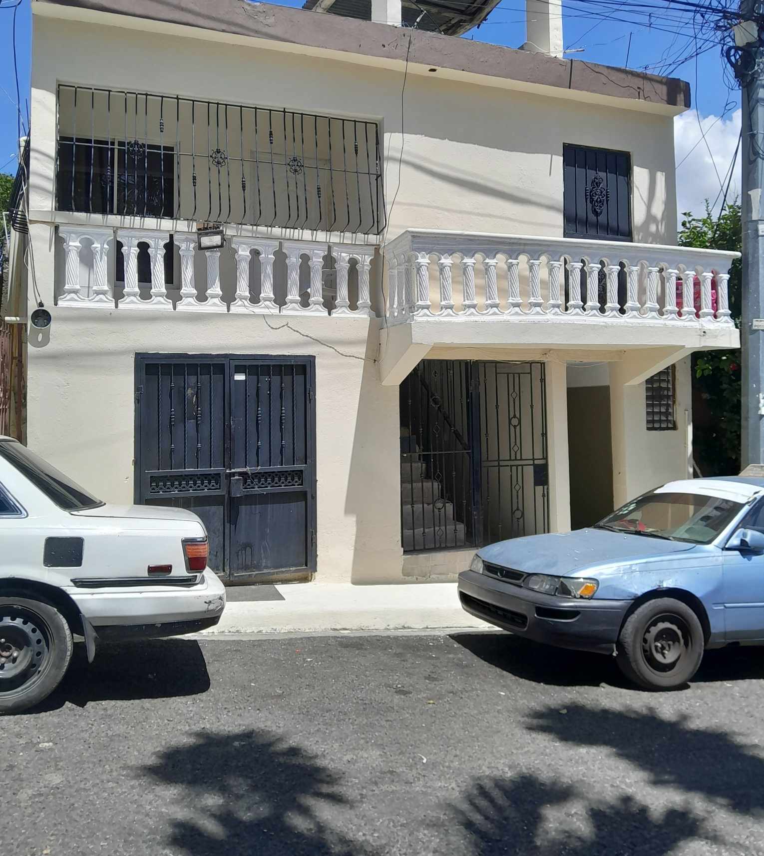 casas - Edificio de 2 apartamentos y 2 locales en herrera