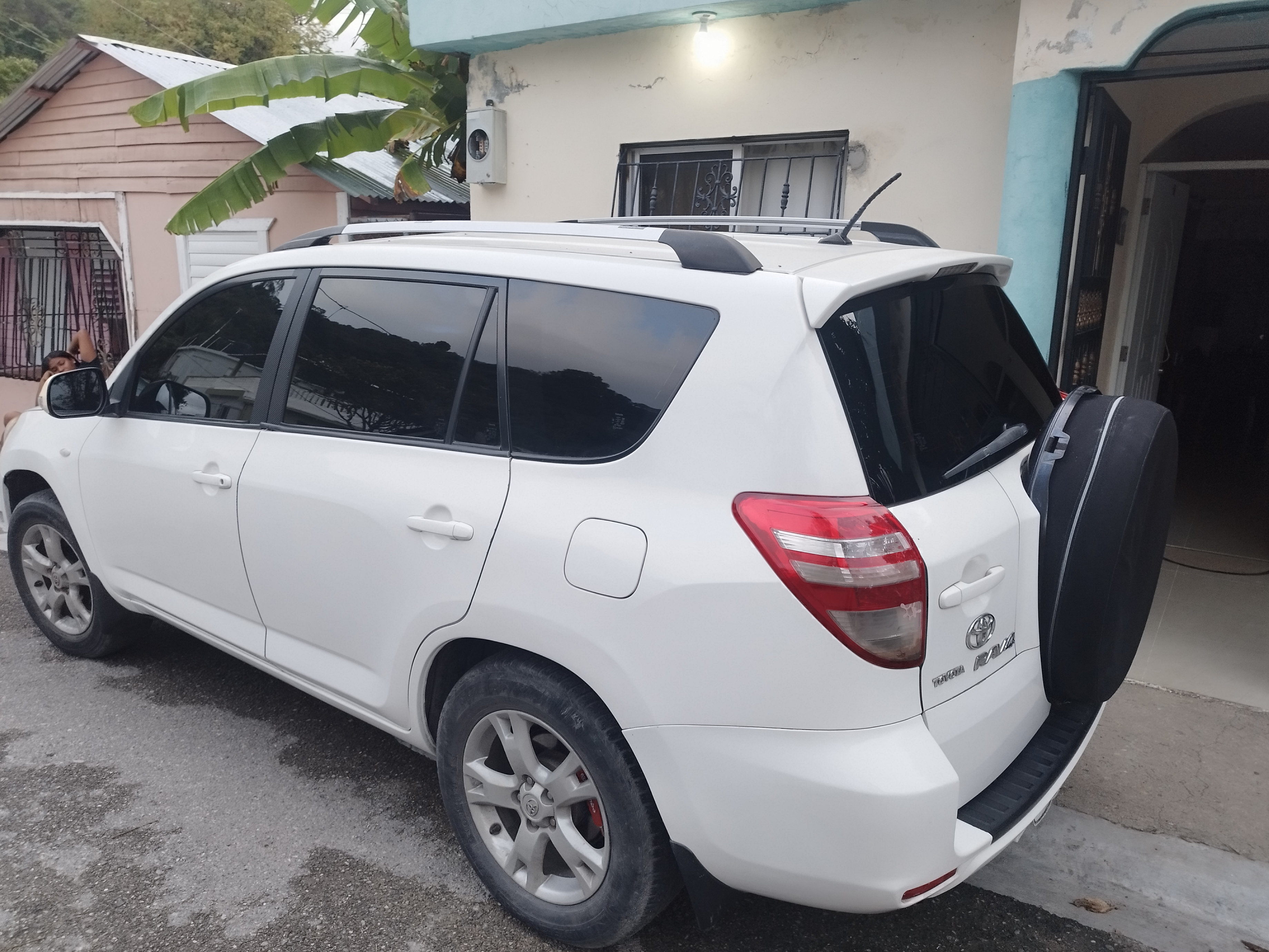 jeepetas y camionetas - Vendo toyota Rav4 2012 negociable 6