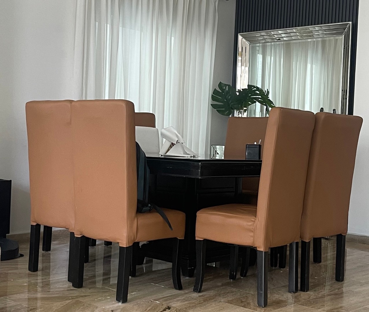 muebles y colchones - Comedor de 8 Sillas con tope de cristal 5