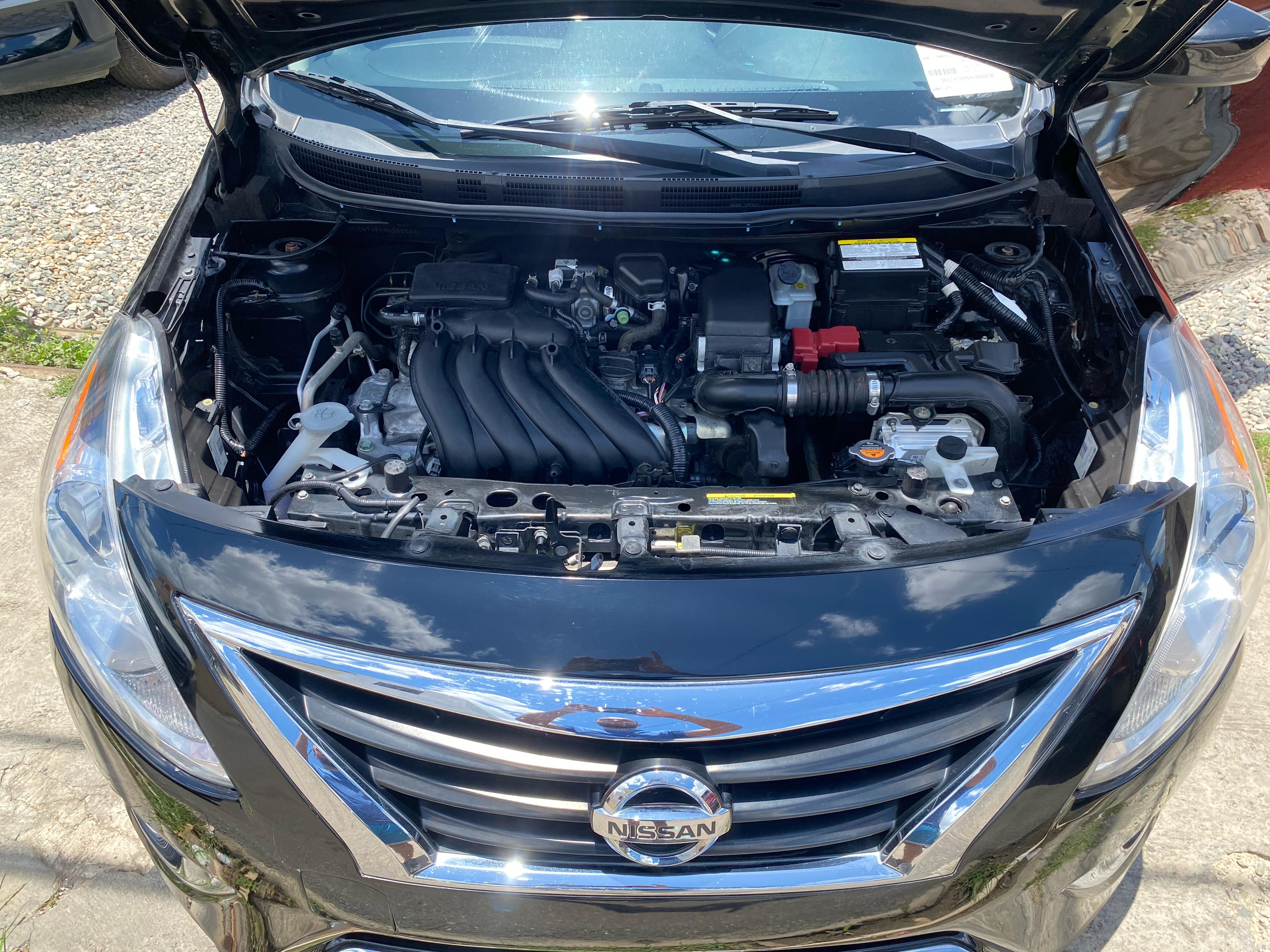 carros - Nissan Versa Sv 8