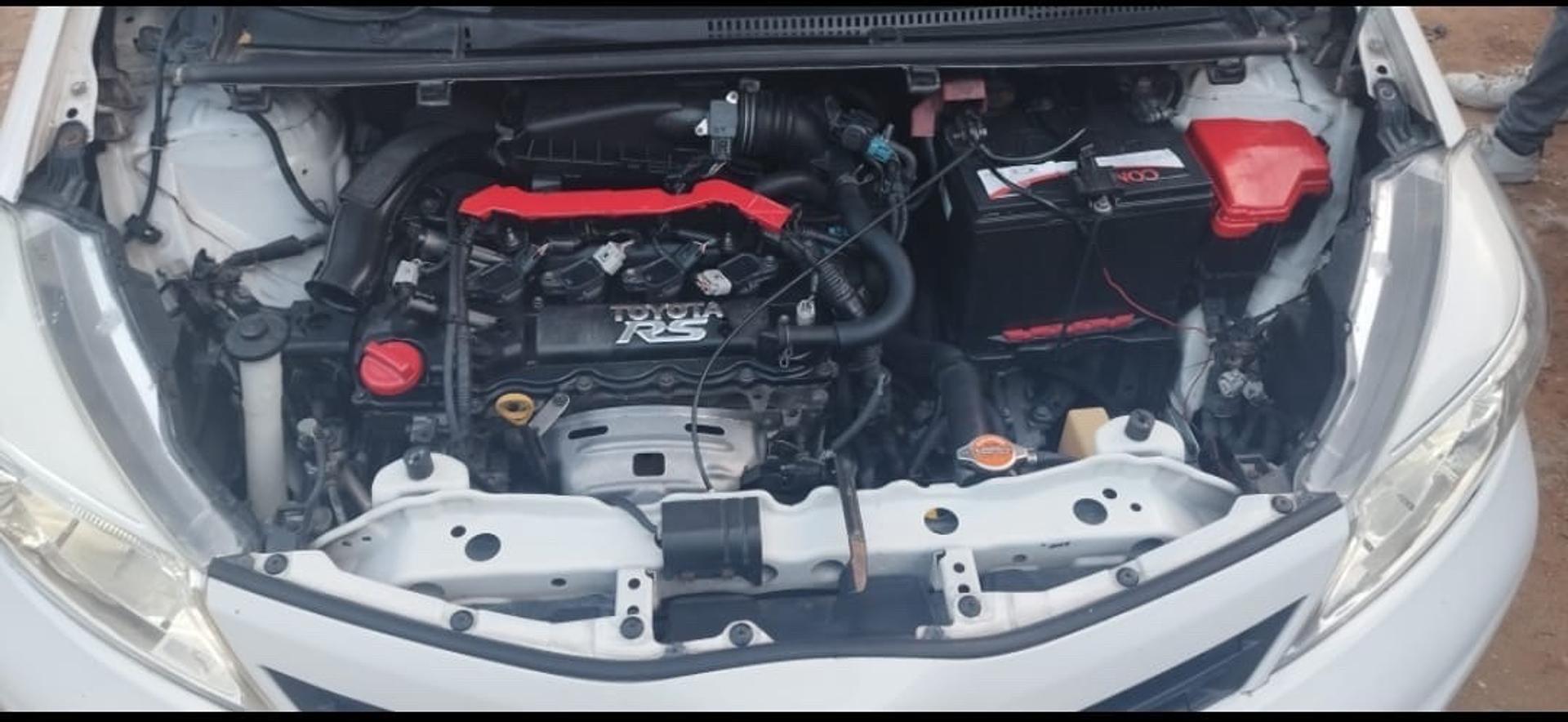 carros - Toyota Vitz 2012 9