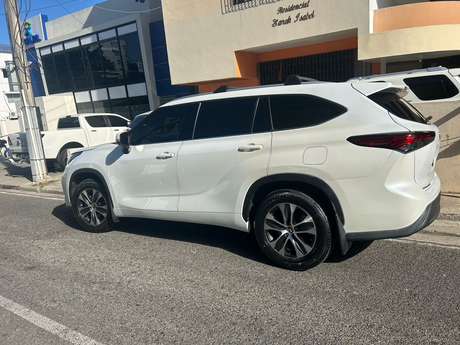 jeepetas y camionetas - Toyota higlander xle 2022 3