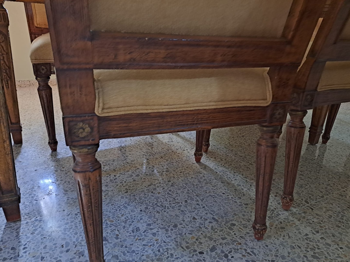 muebles y colchones - Vendo Hermoso comedor de 6 sillas. Importado 5