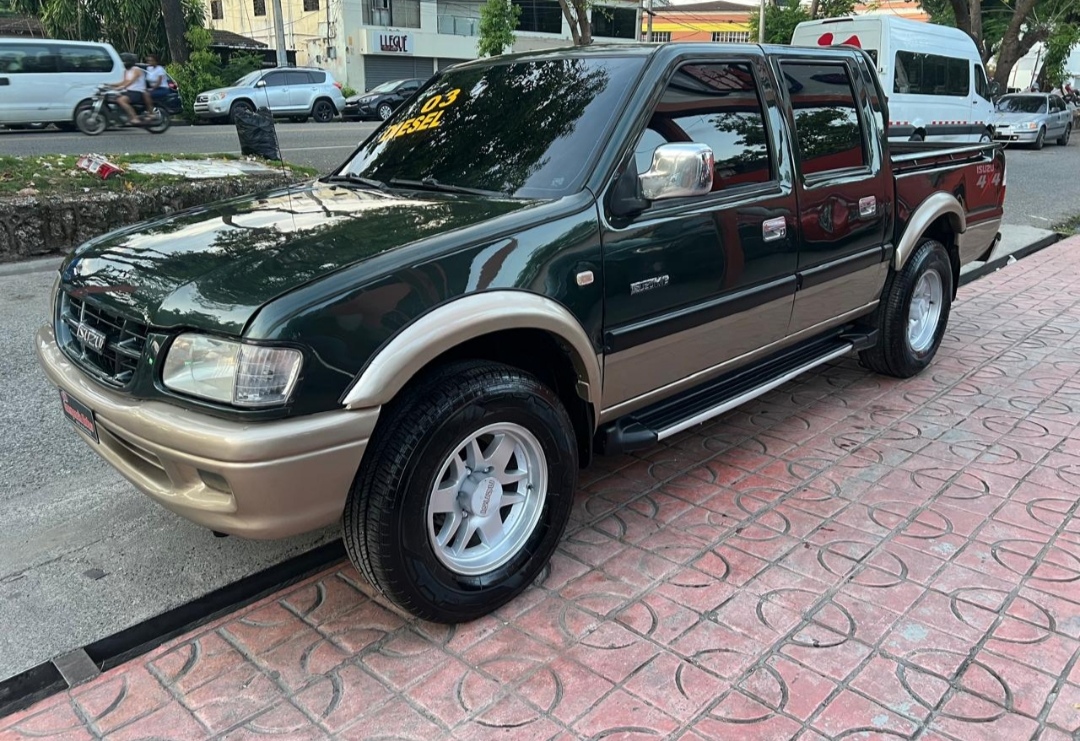 jeepetas y camionetas - Isuzu Kb 4x4 Automática  0