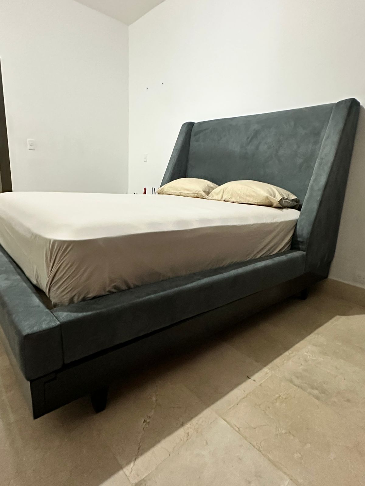 muebles y colchones - Cama (solo base) Queen – Excelente Estado (NUEVO) 1