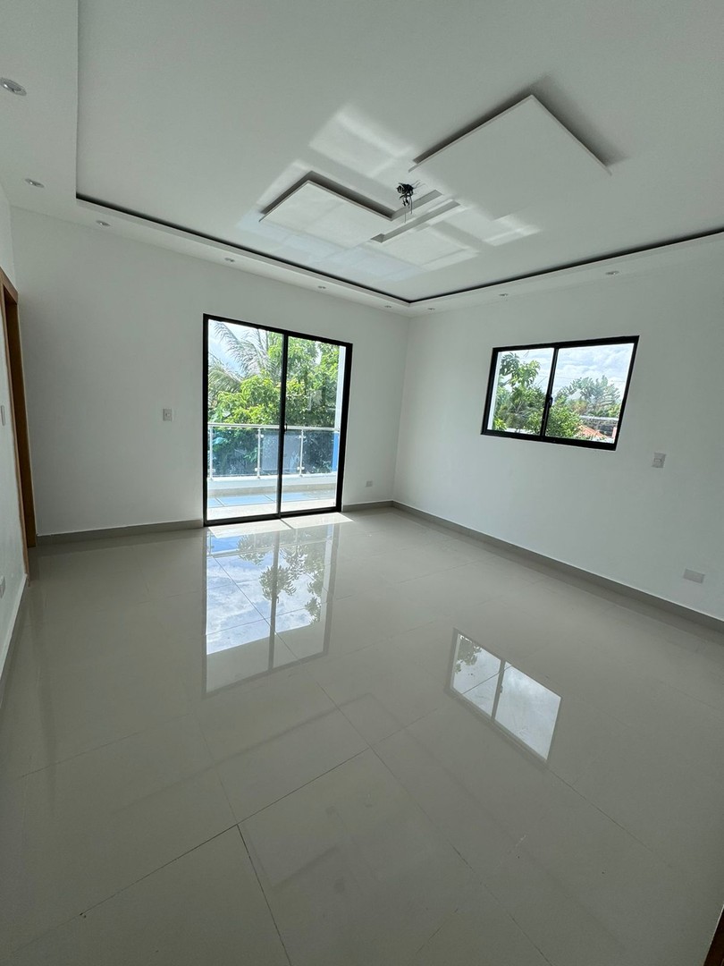 casas - HERMOSA Y AMPLIA CASA EN VENTA - AV. 27 FEB, SANTIAGO DE LOS CABALLEROS. 7