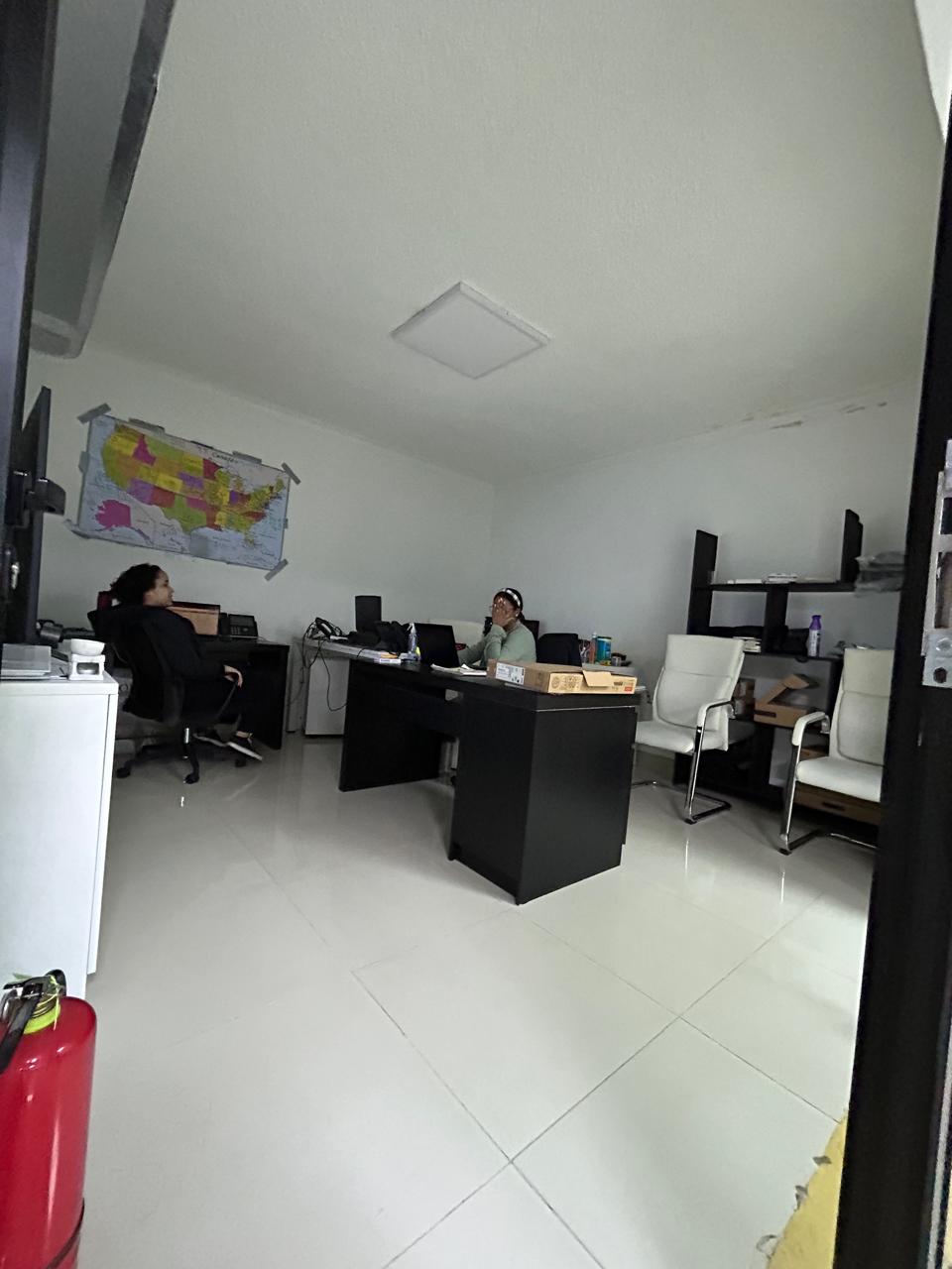 oficinas y locales comerciales - OPORTUNIDAD AMPLIO LOCAL DE DOS NIVELE 25 FEBRERO 2