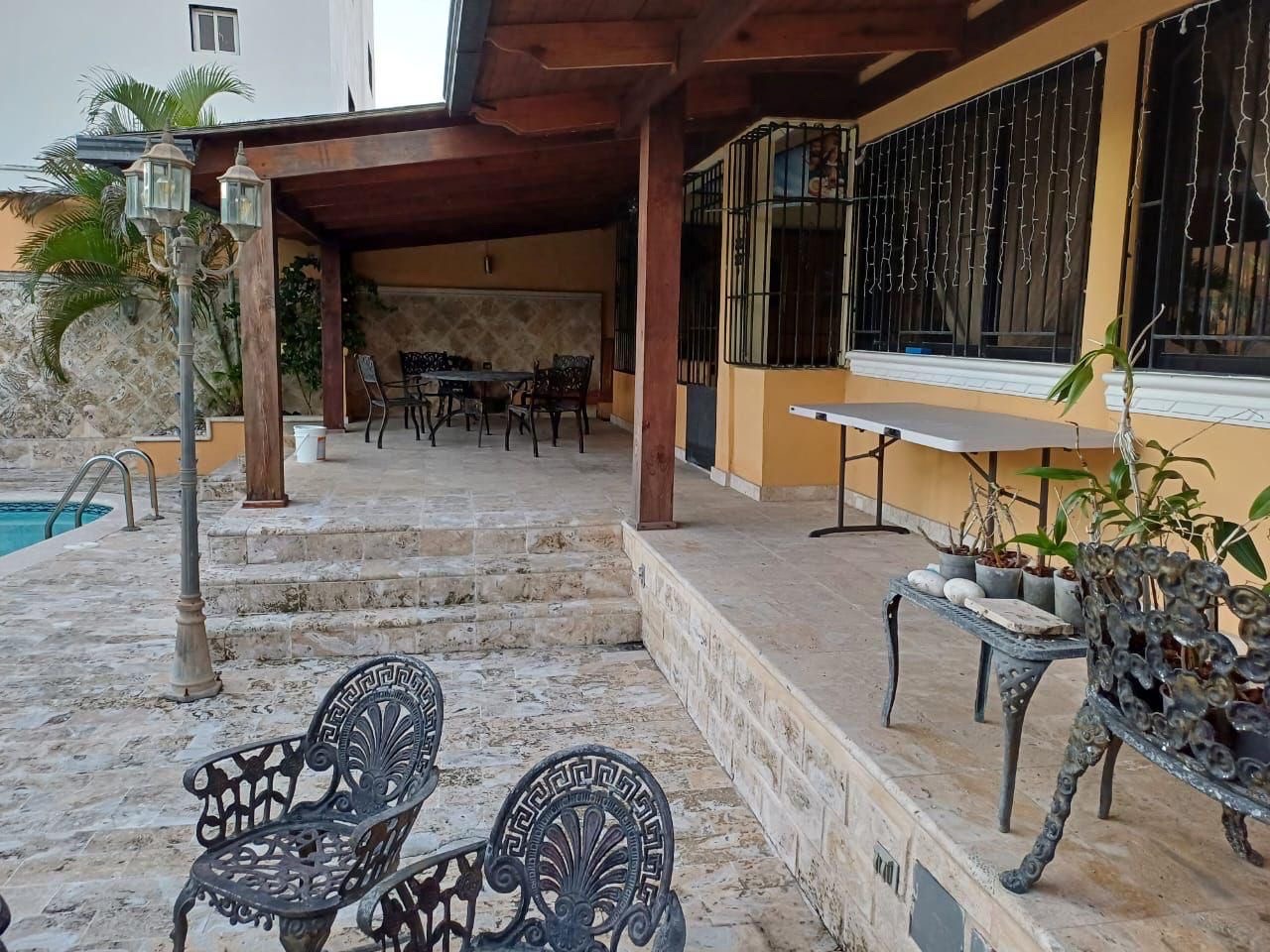 casas - Casa con piscina en vista hermosa 8