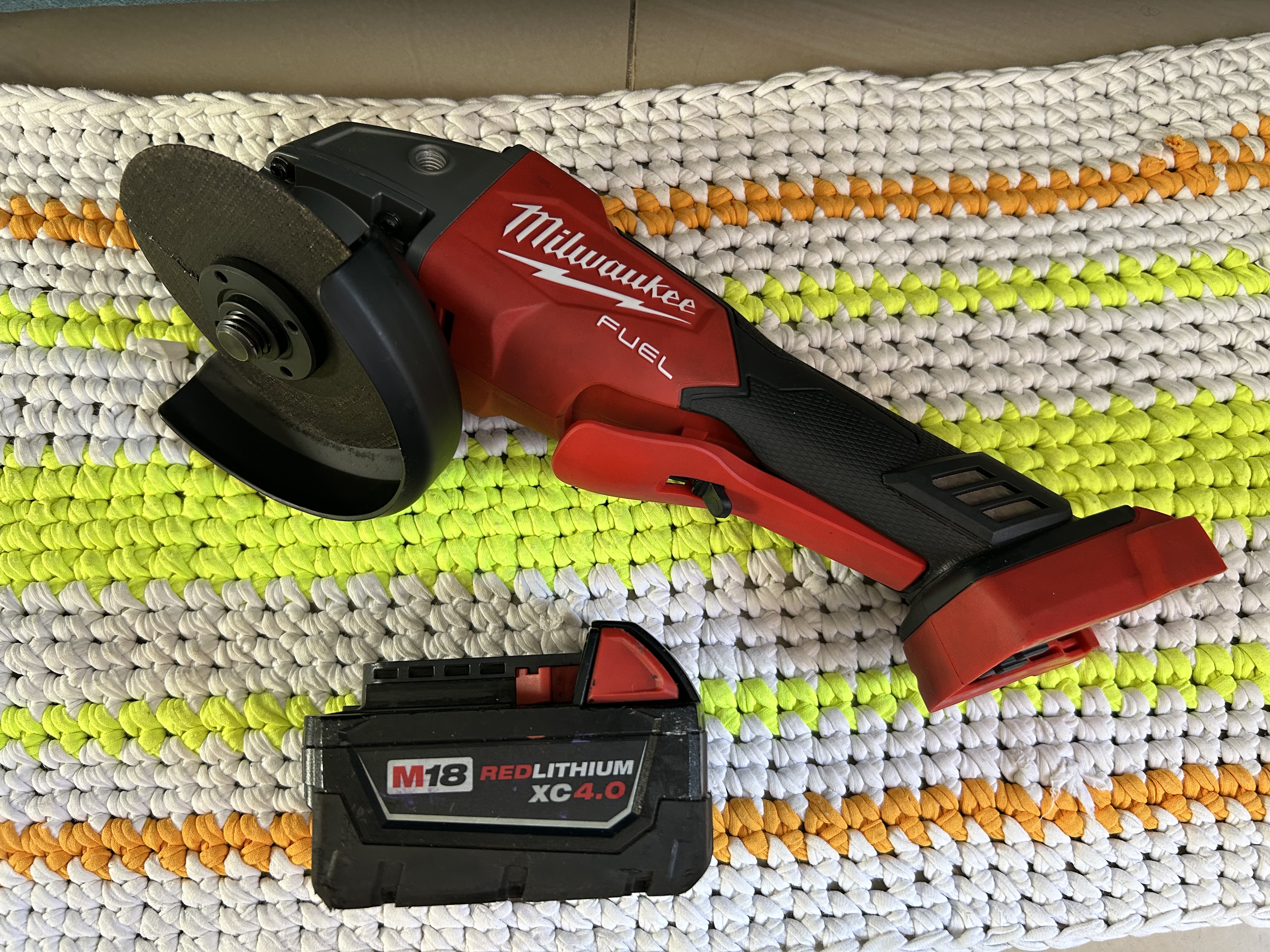 equipos profesionales - Amoladora angular inalámbrica (Milwaukee M18 FUEL  0