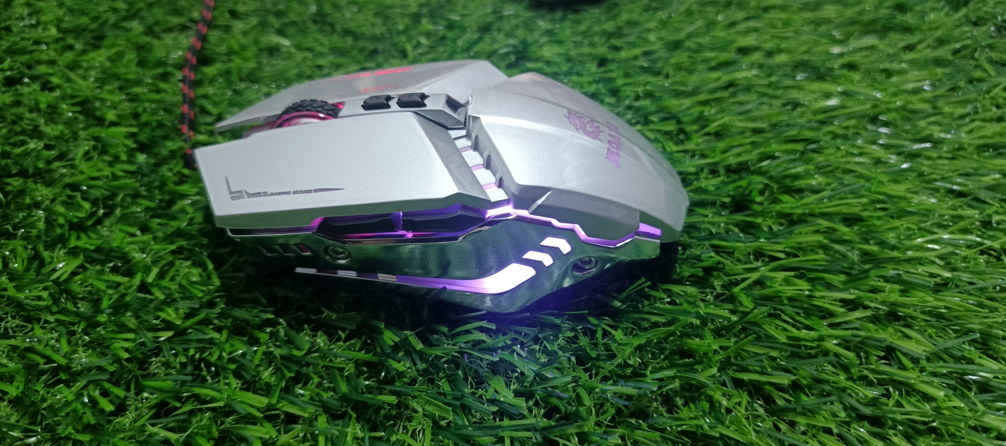 computadoras y laptops - Mouse gamer con diseño ergonómico y luces LED 3