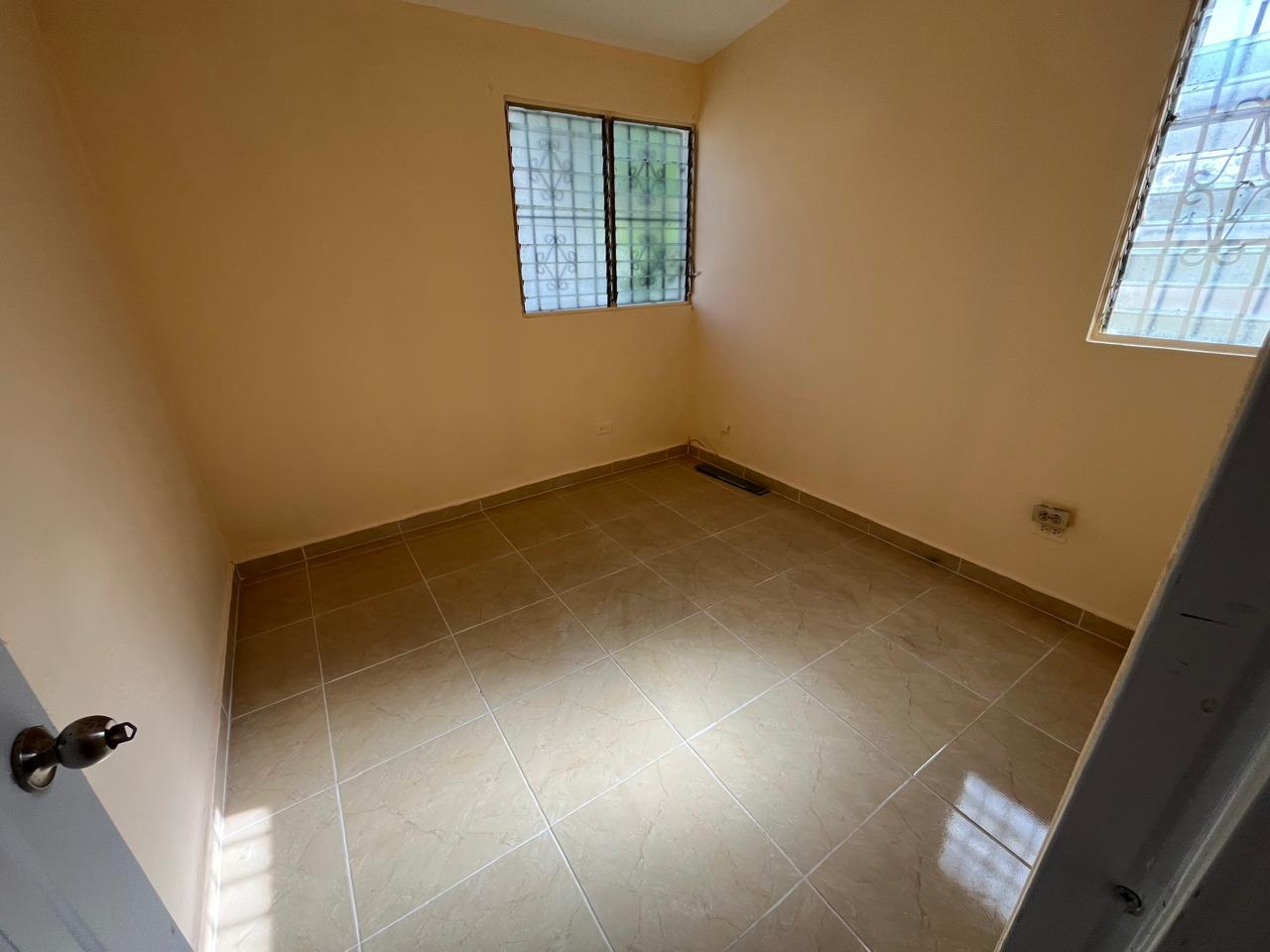 casas - La Romana casa 3 hab amplio patio alquiler y venta 8