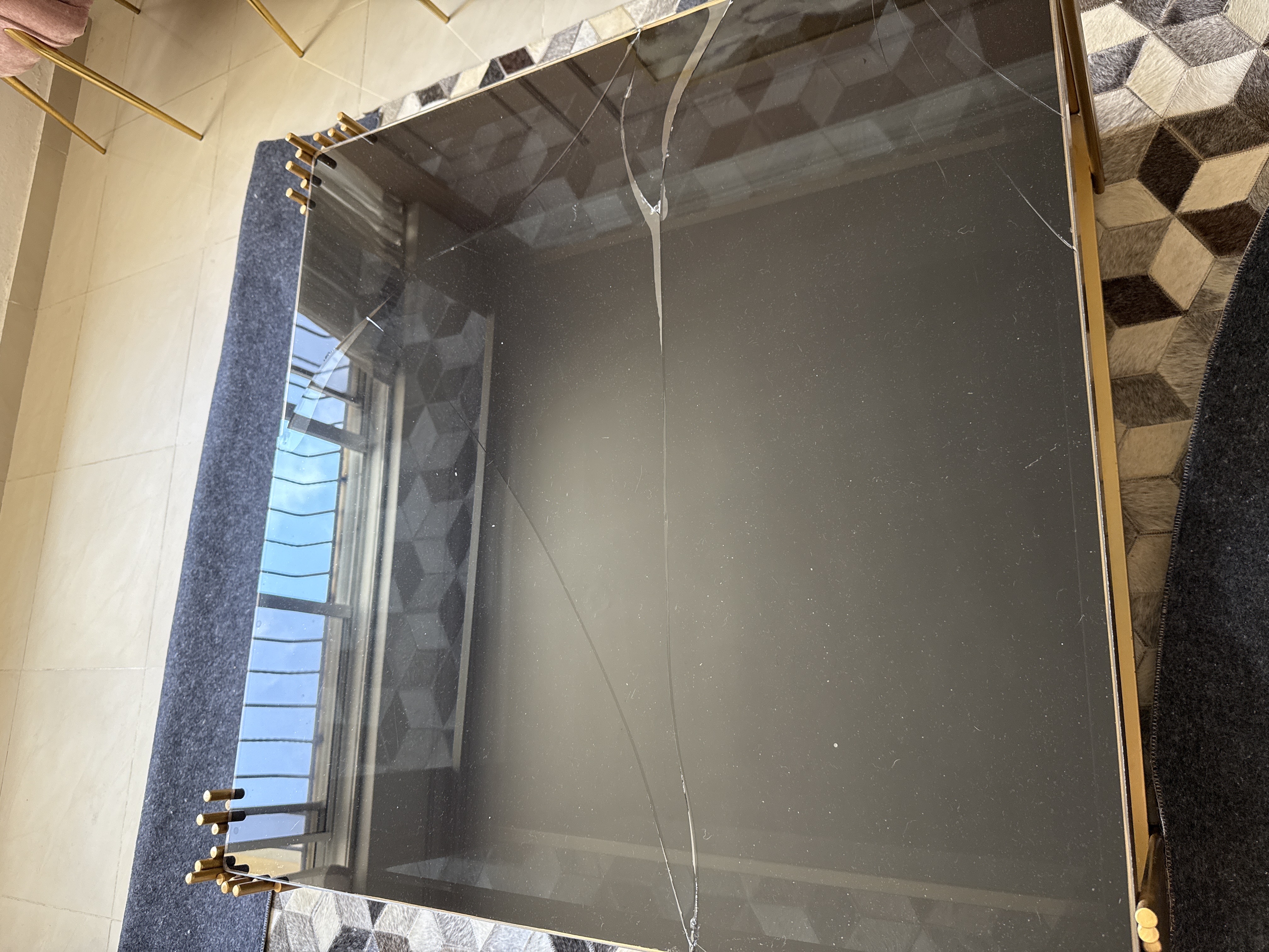 decoración y accesorios - se vende mesa de centro de oportunidad , solo es cambiarle el cristal de arriba  2