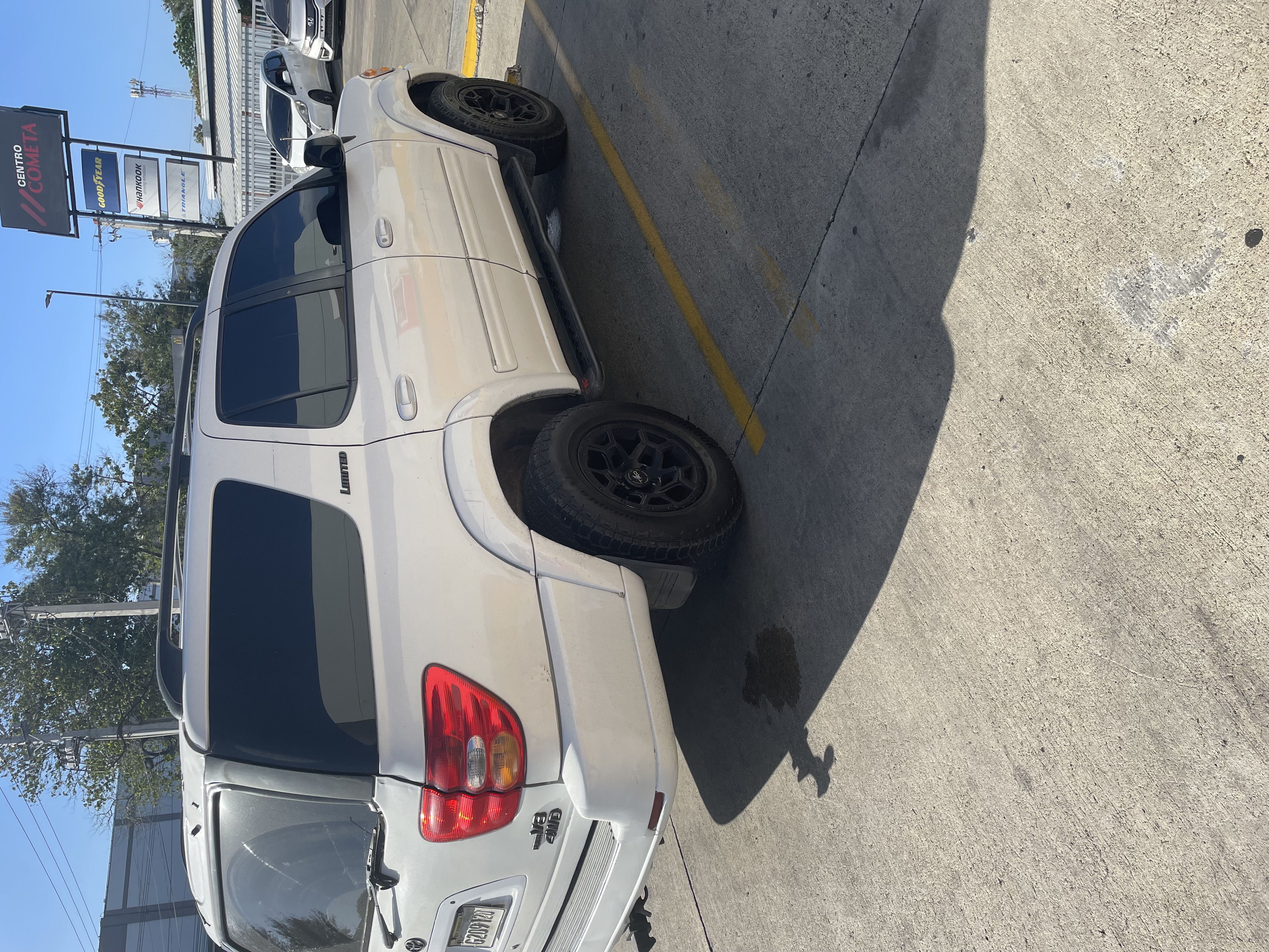 jeepetas y camionetas - Toyota sequoia 2001  0