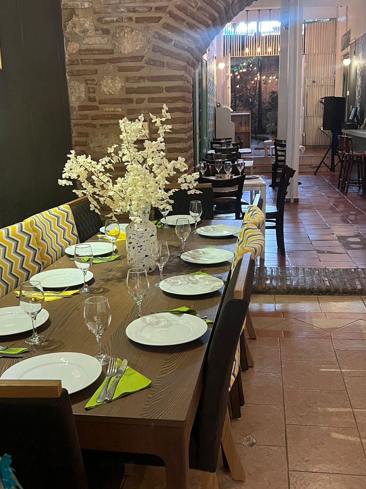 otros inmuebles - Traspaso de Local Comercial, Restaurant en Zona Colonial 2