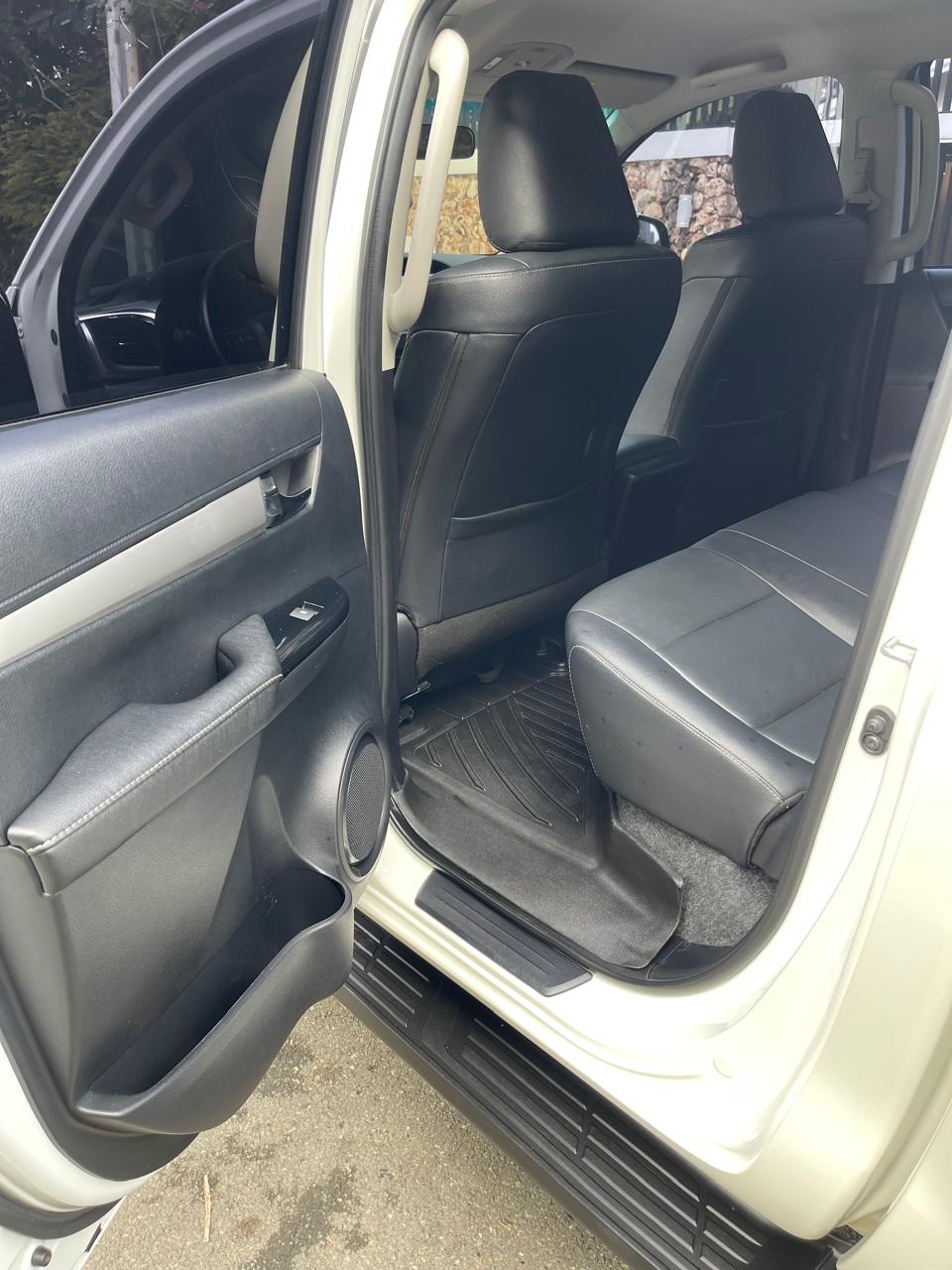 jeepetas y camionetas - Toyota hilux 2022 7