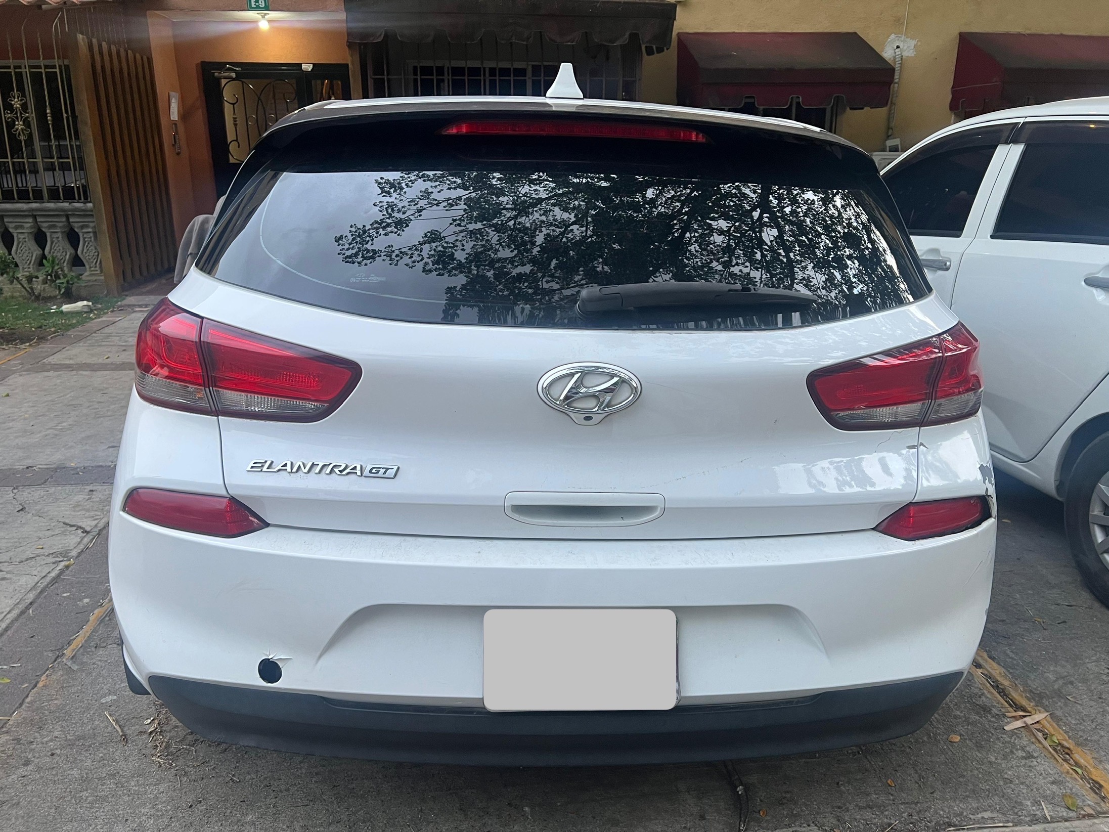 carros - 🚨 Hyundai Elantra GT 2018 chocado – Ideal para repuestos o reconstrucción. 3