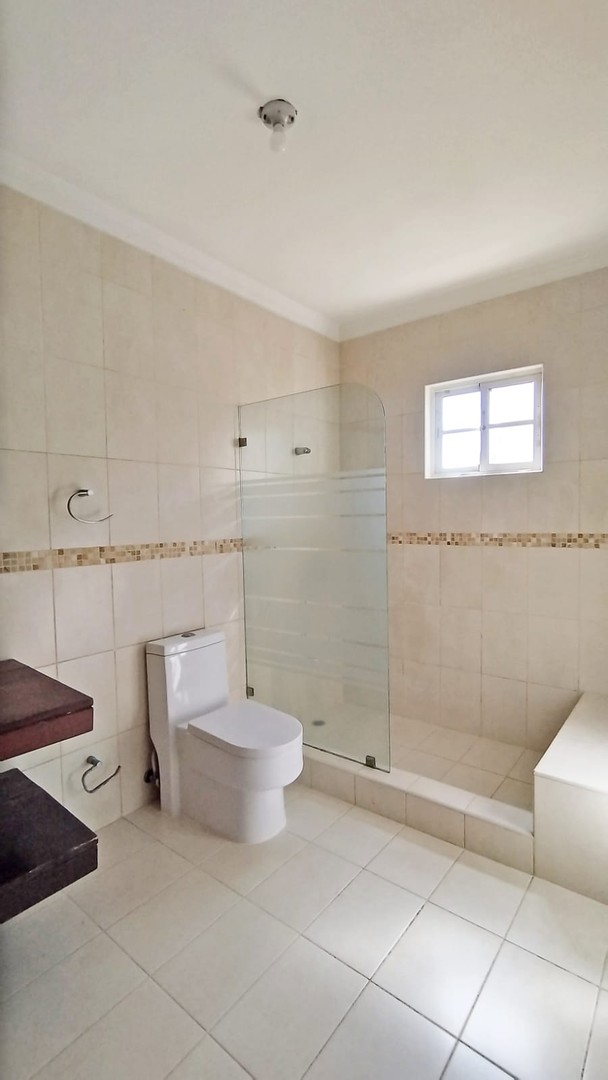 apartamentos - En venta Casa en Cerros de Arroyo Hondo III.
U$S300,000 
200 m²
 5