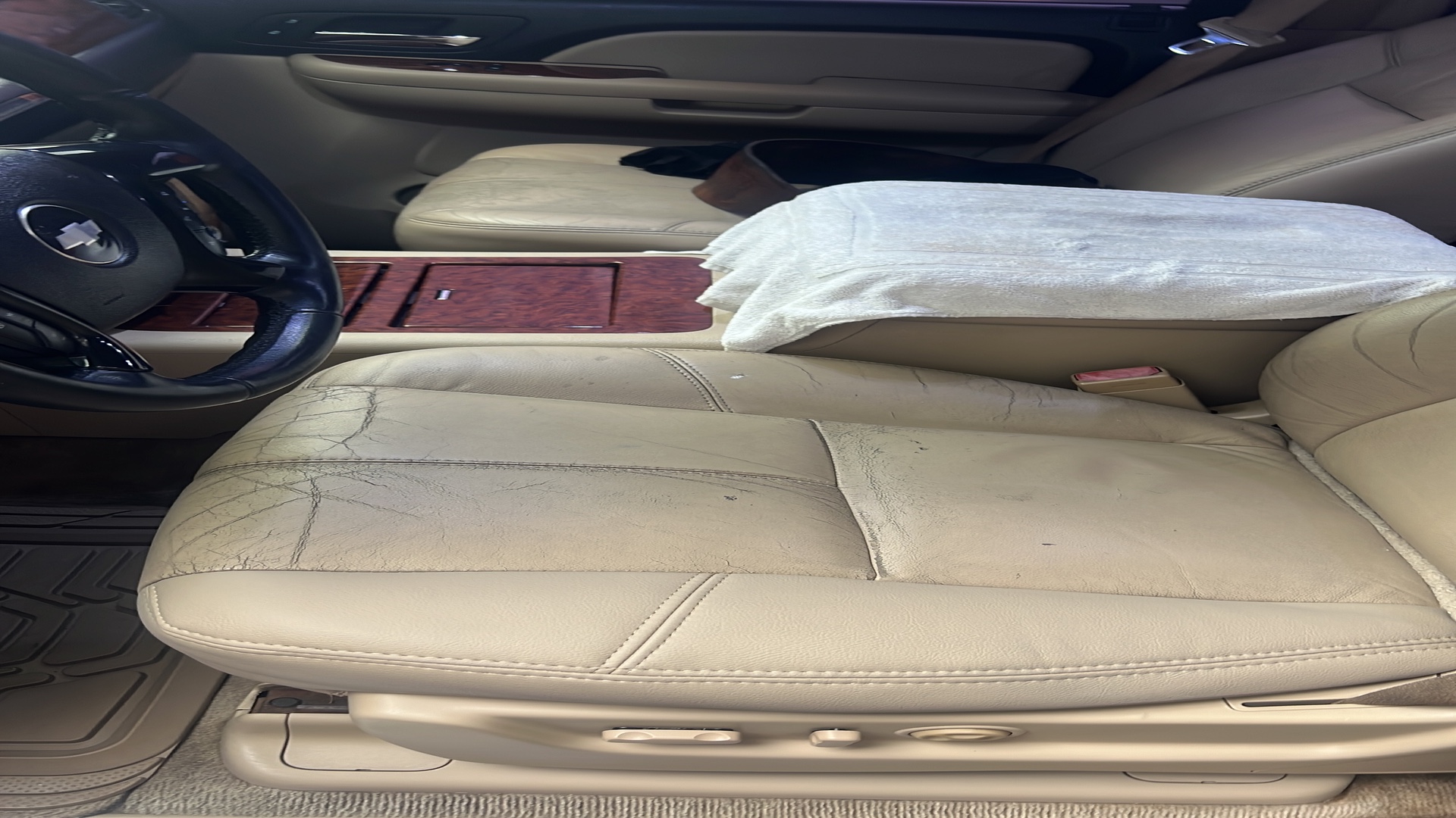 jeepetas y camionetas - En venta está maravillosa tahoe 2008 gas y gasolina por interior impecable crema 8