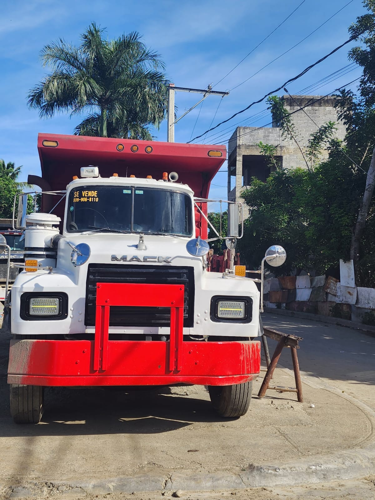 camiones y vehiculos pesados - Camion Mack volteo