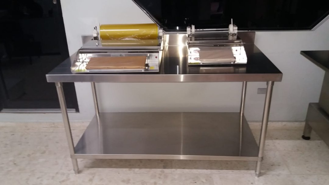 equipos profesionales - MESA EN ACERO INOXIDABLE  3