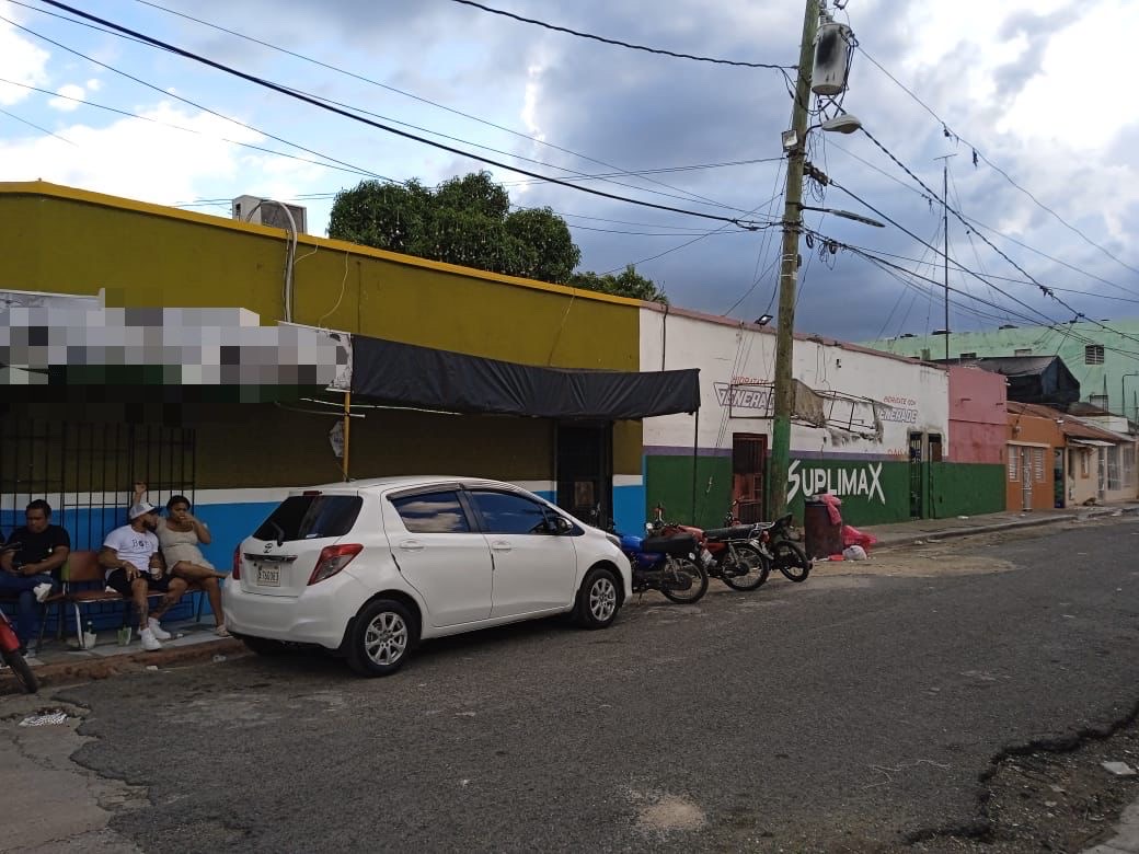 oficinas y locales comerciales - Venta De Súper Local Comercial De Oportunidad En La Romana 1