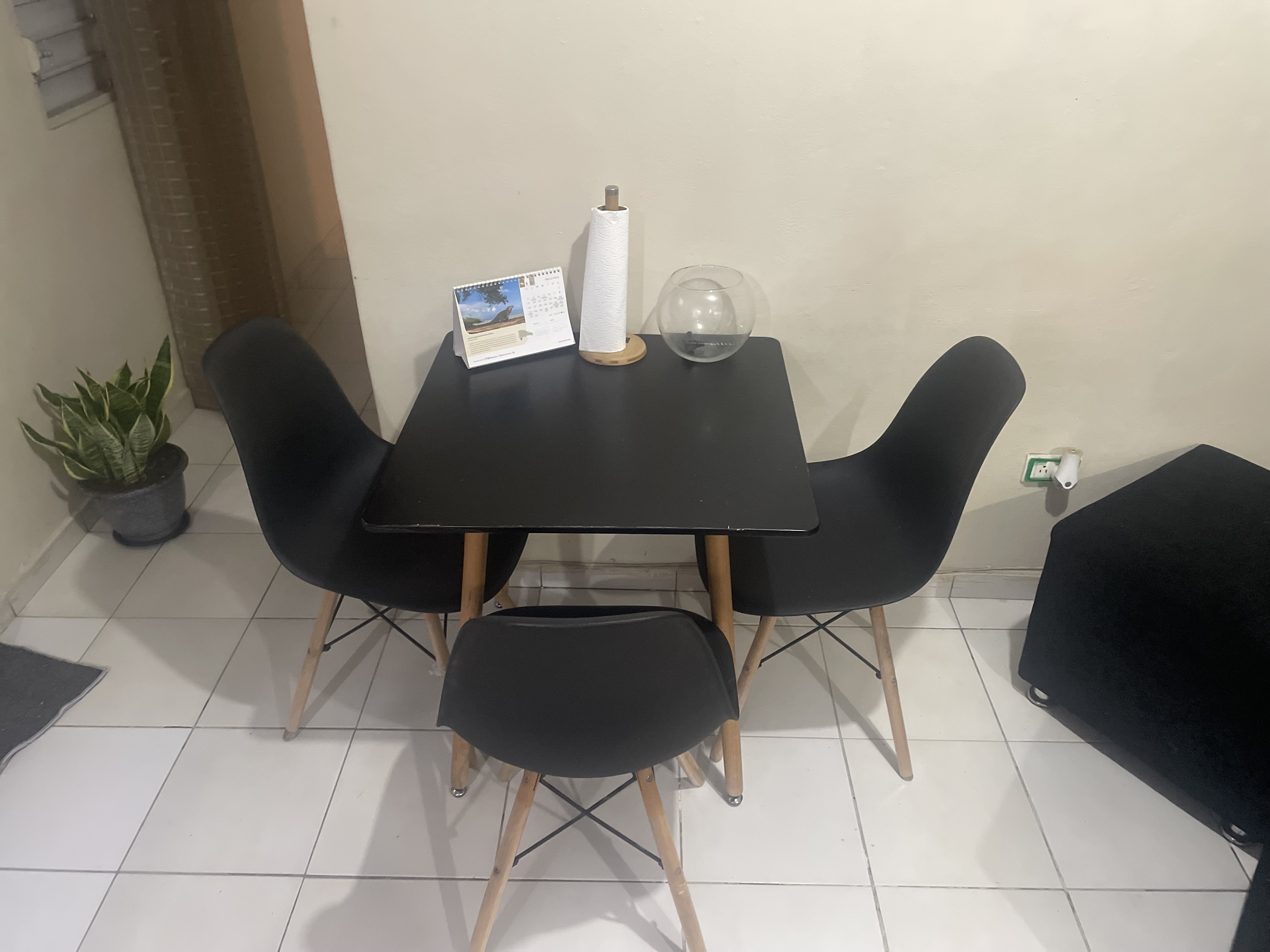 muebles y colchones - mueble  y comedor 4 sillas  0