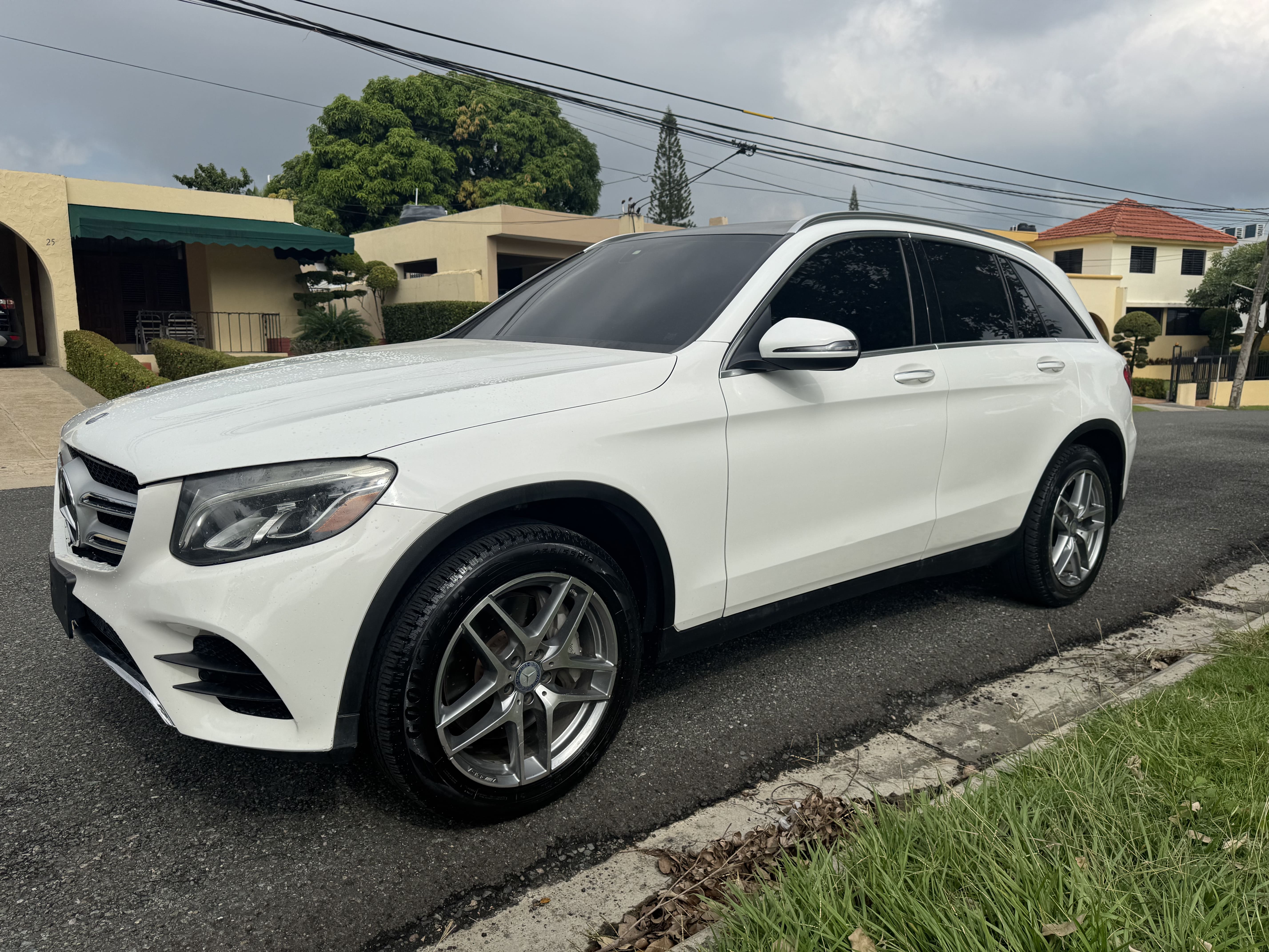 jeepetas y camionetas - Mercedes Benz GLC-300 2017 AMG, Unico Dueño en RD. 0