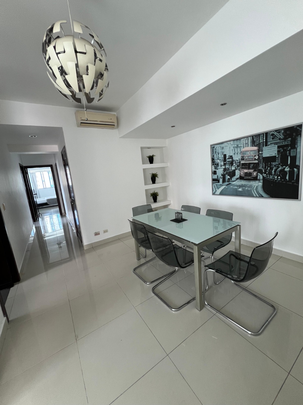 apartamentos - Alquiló amueblado en naco piso alto dos hab 2.5 ba 1
