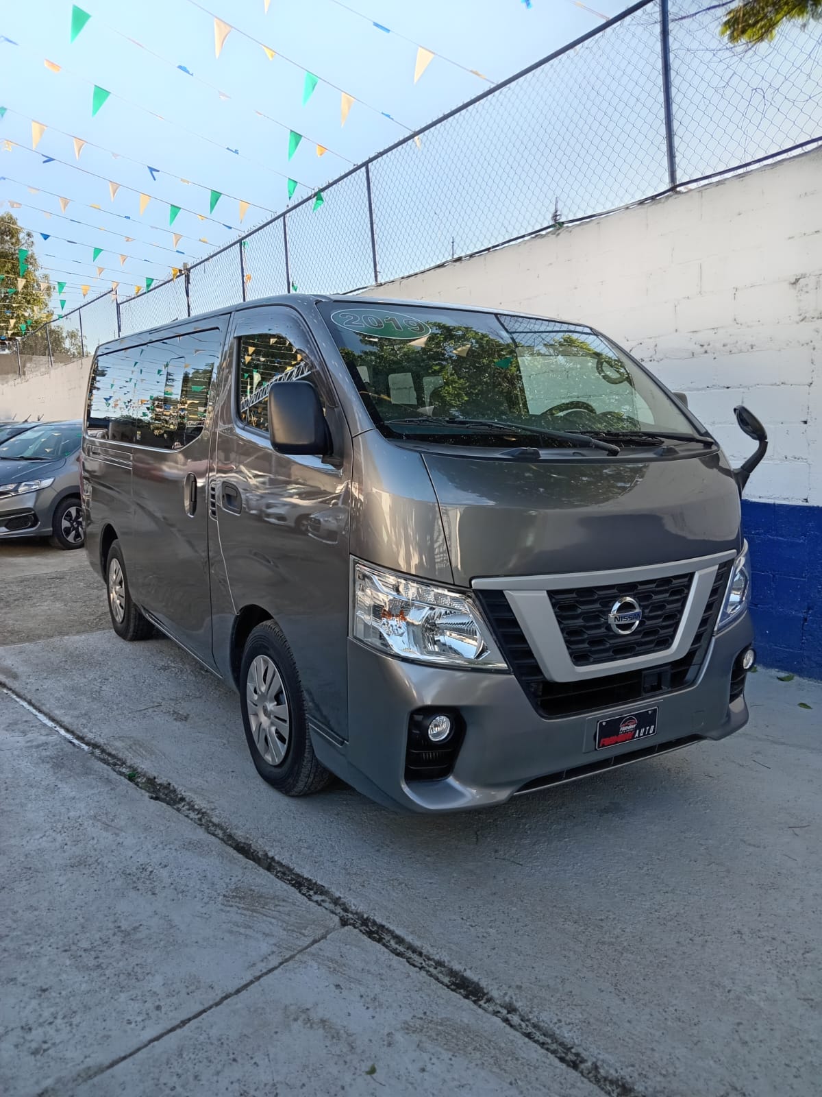 otros vehiculos - NISSAN CARAVAN NV350 0