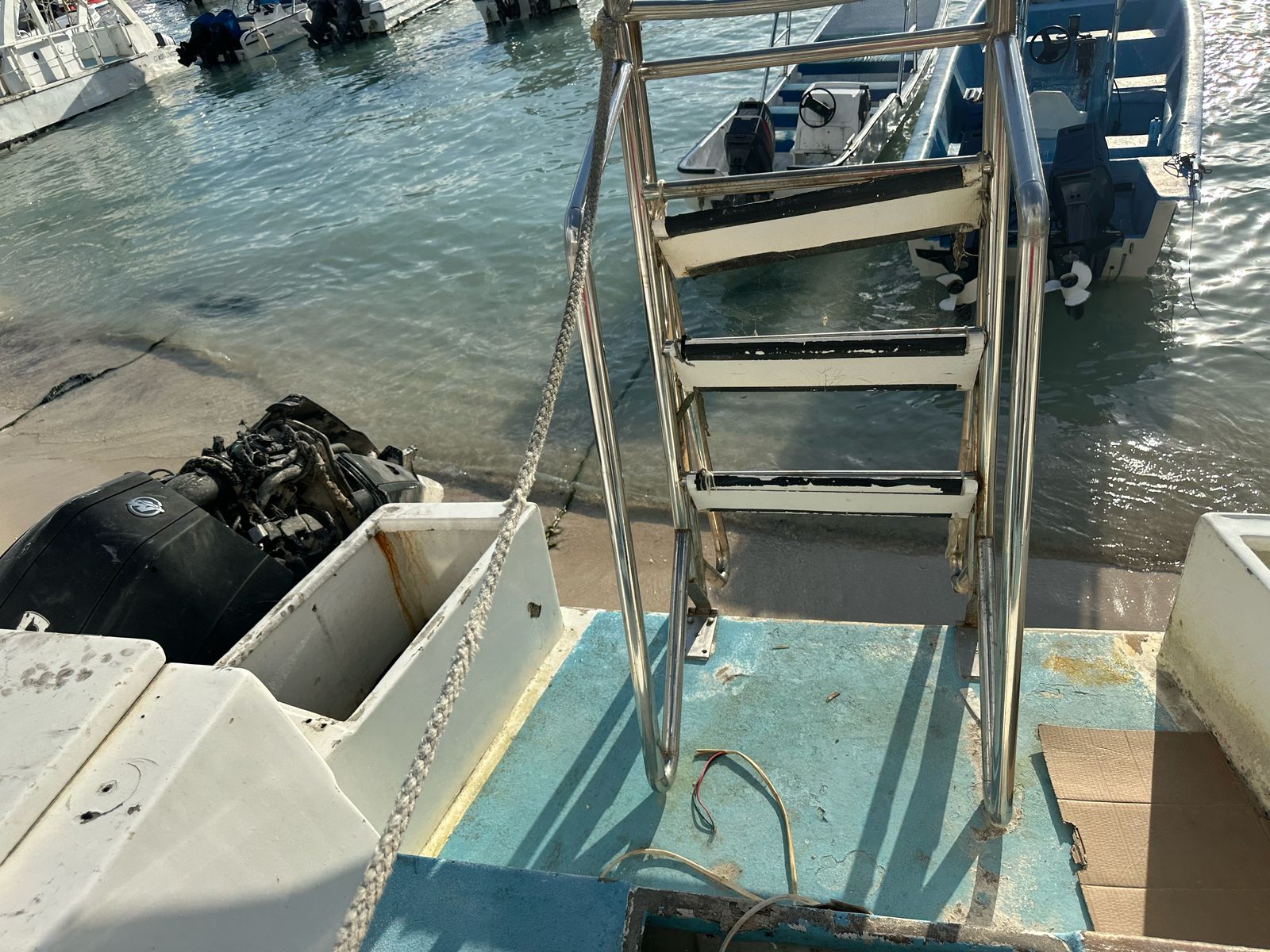 botes - Catamran para Restaurar 4