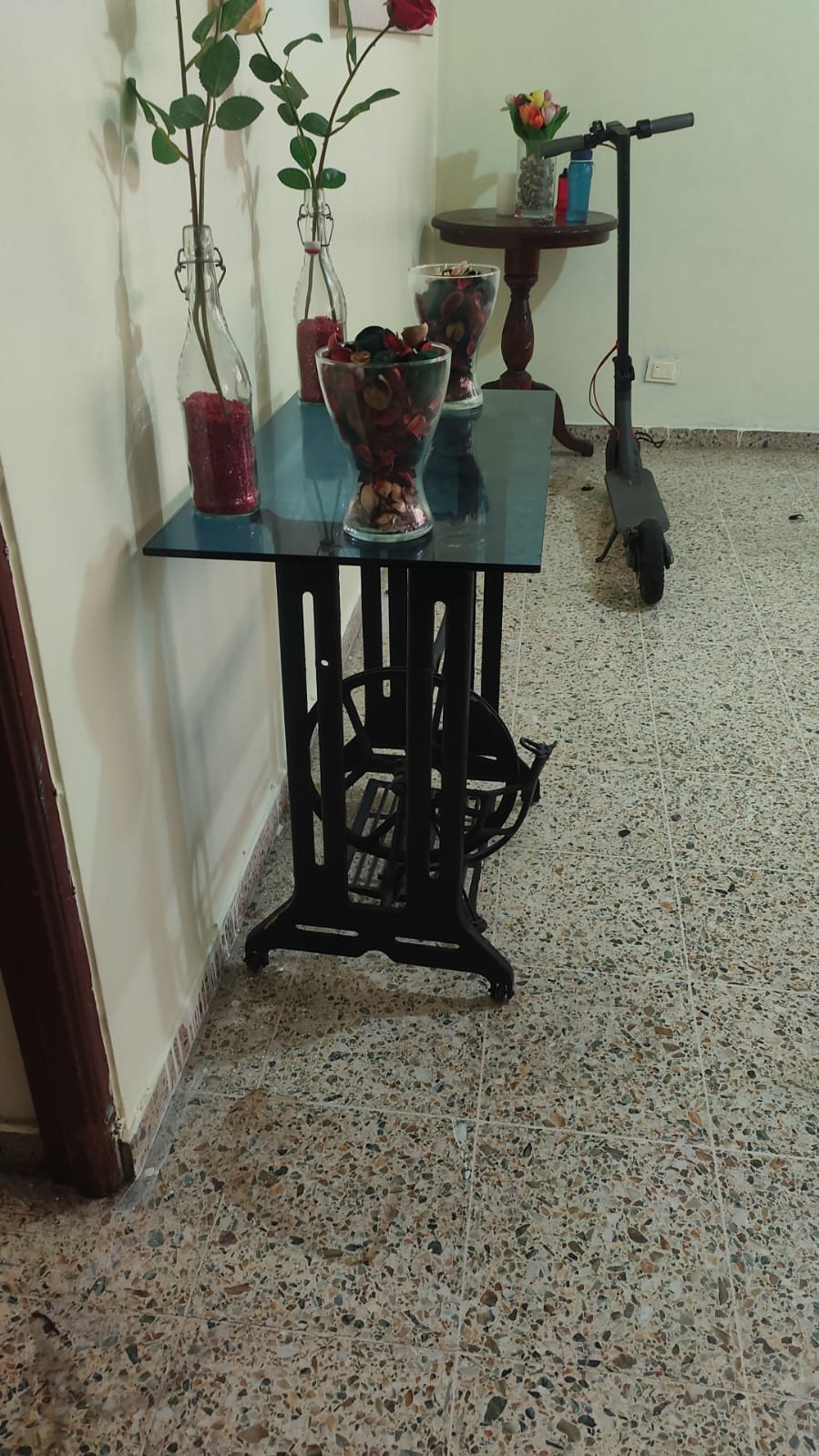 decoración y accesorios - Maquina de coser de mesa . 2