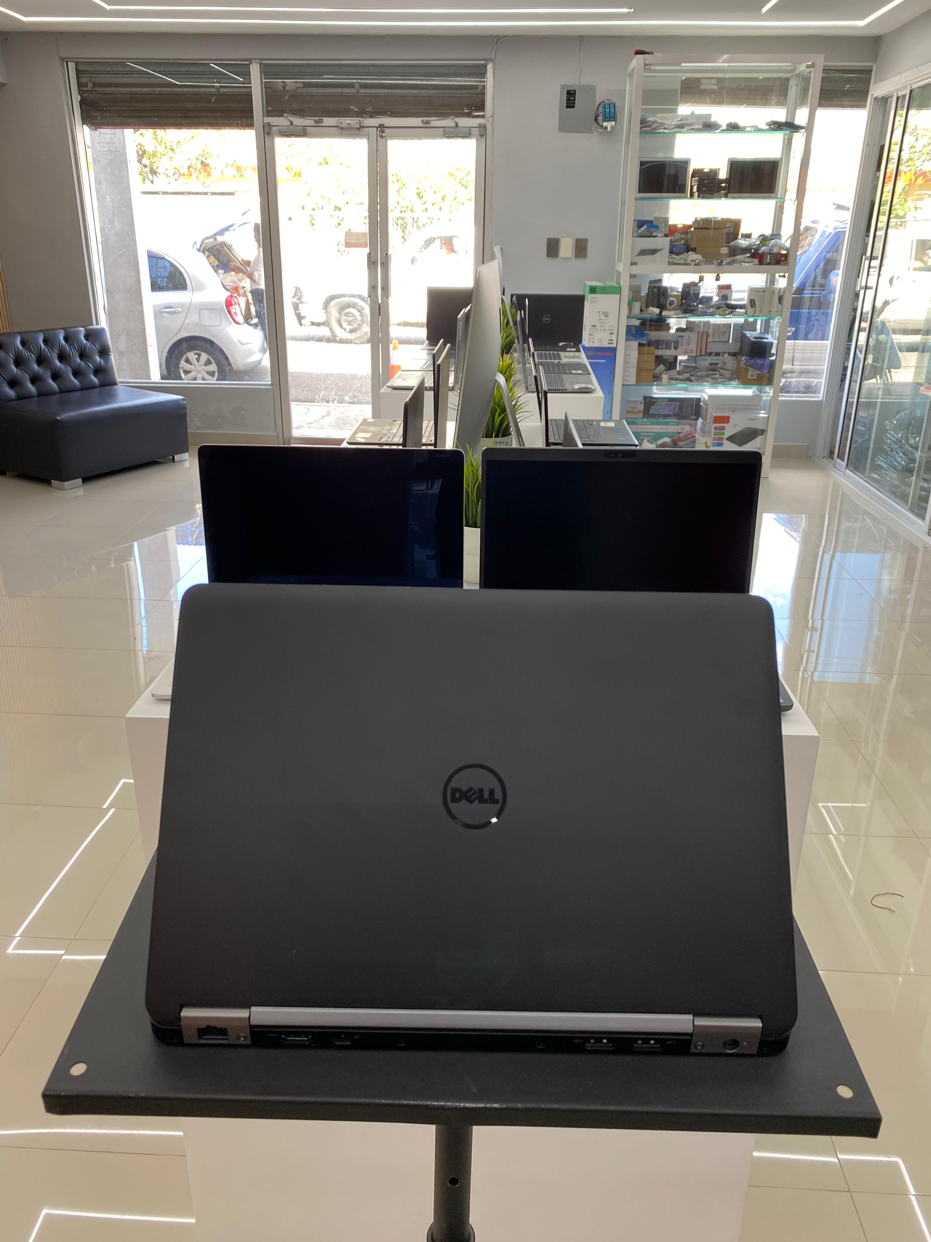 computadoras y laptops - Laptop Dell Latitude E7270 13¨ i5 6th Gen 8GB RAM  2