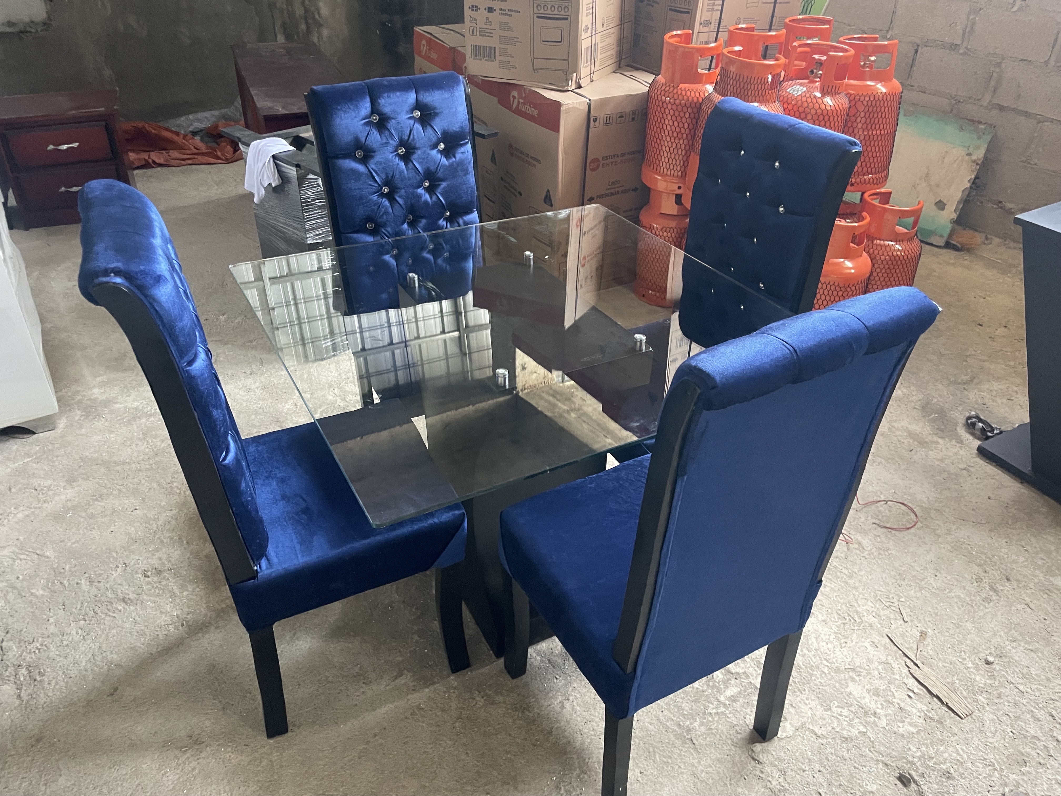 electrodomesticos - Liquidación juego de comedor 4 sillas está nuevo  5