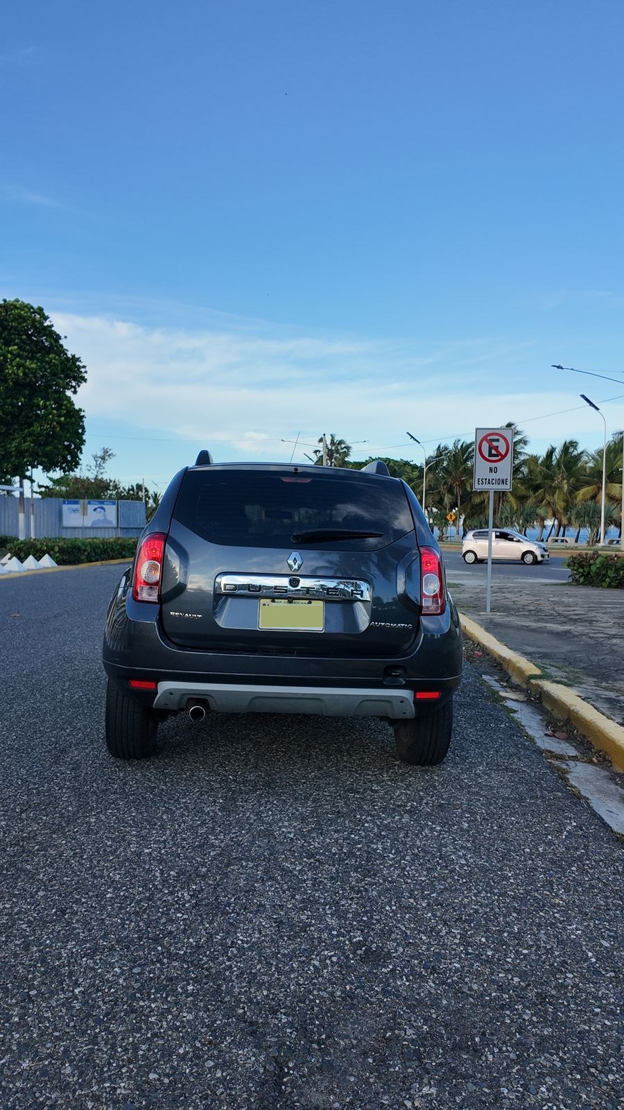jeepetas y camionetas - Renault Duster 2015 automática en excelente estado 9