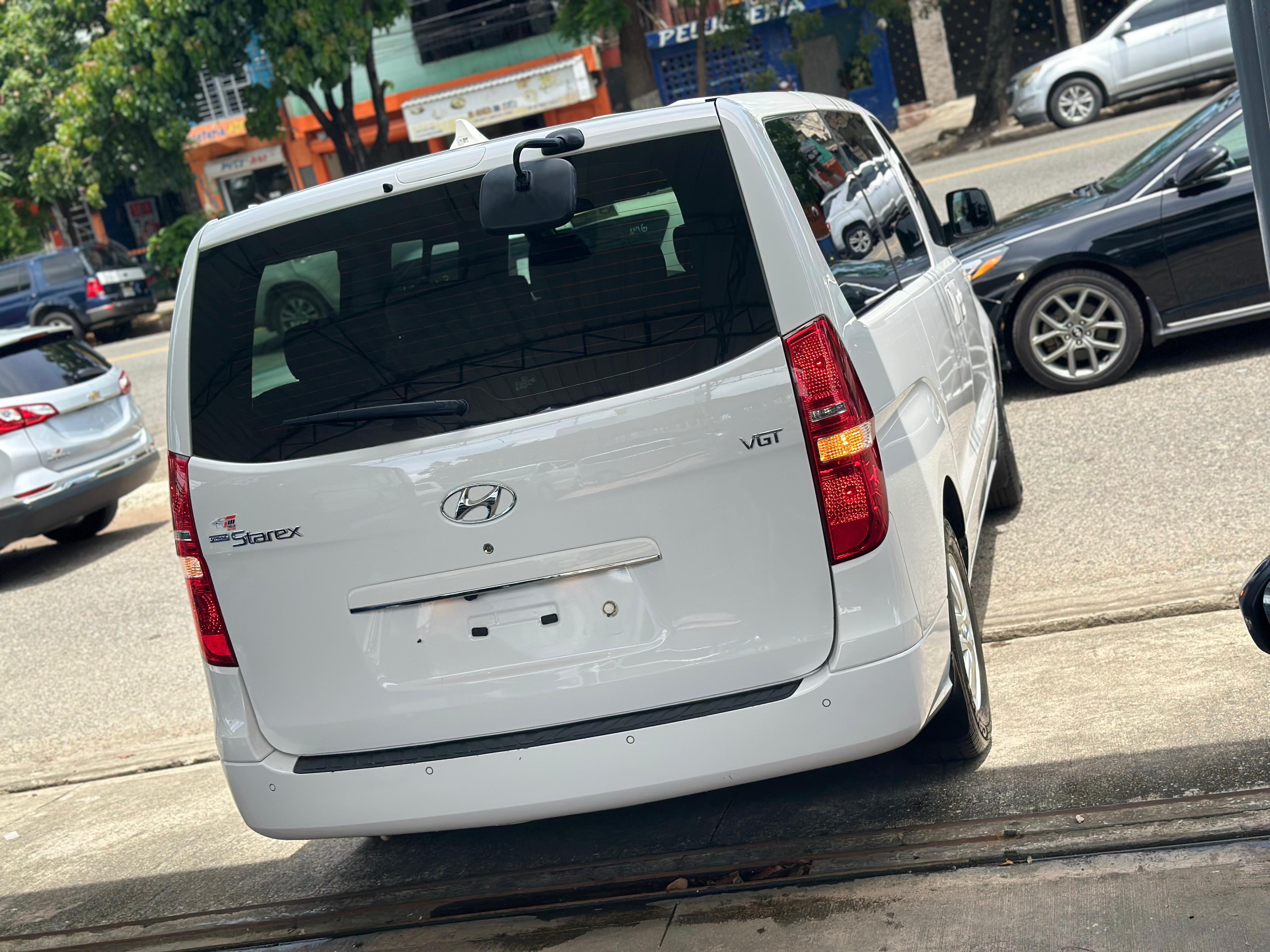 jeepetas y camionetas - 2021 HYUNDAI GRAND STAREX VGT IMPORTADA 3