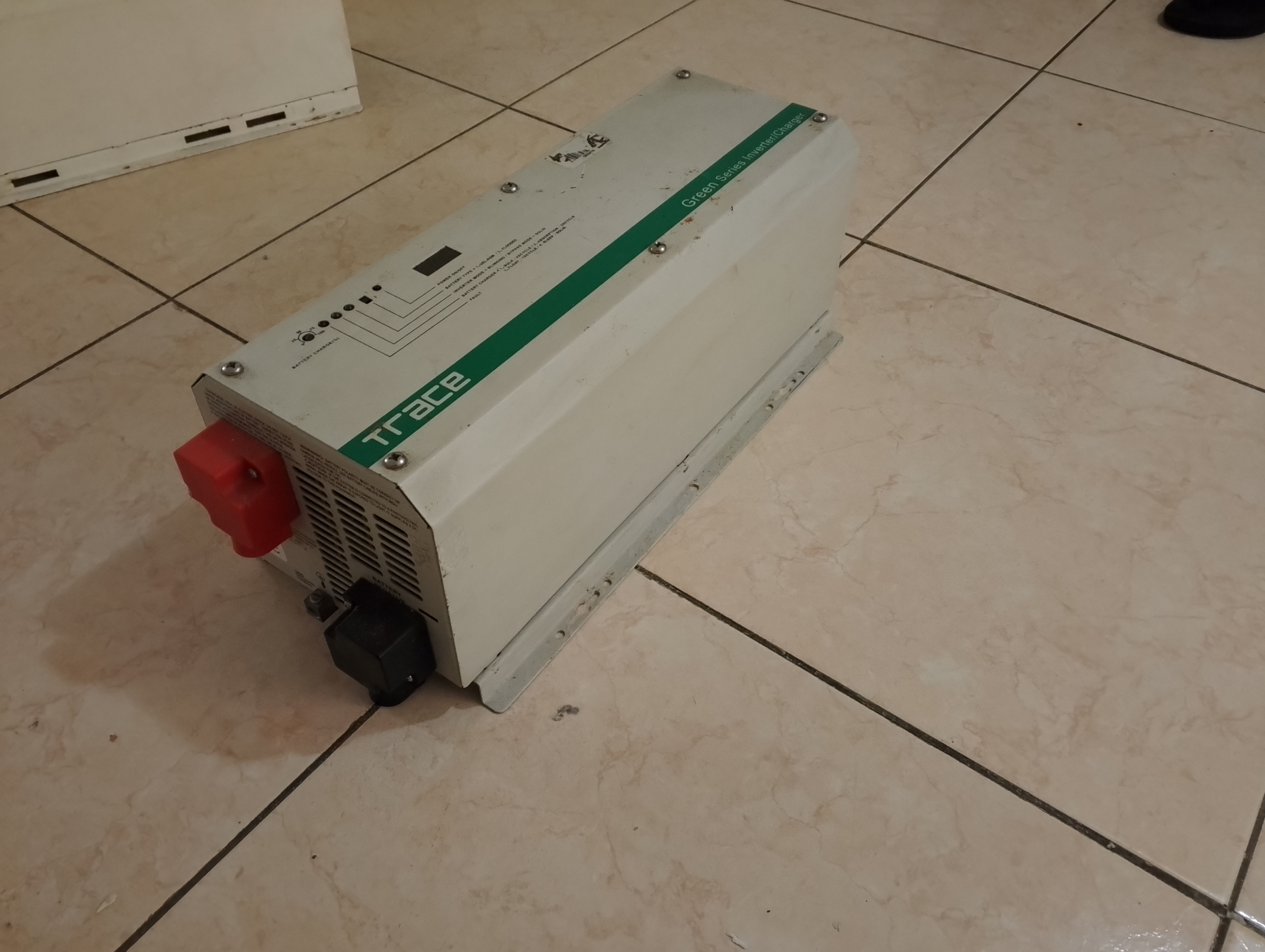 plantas e inversores - DE OPORTUNIAD Dos Inversores TRACE 2.4Kw y 1.5Kw 4