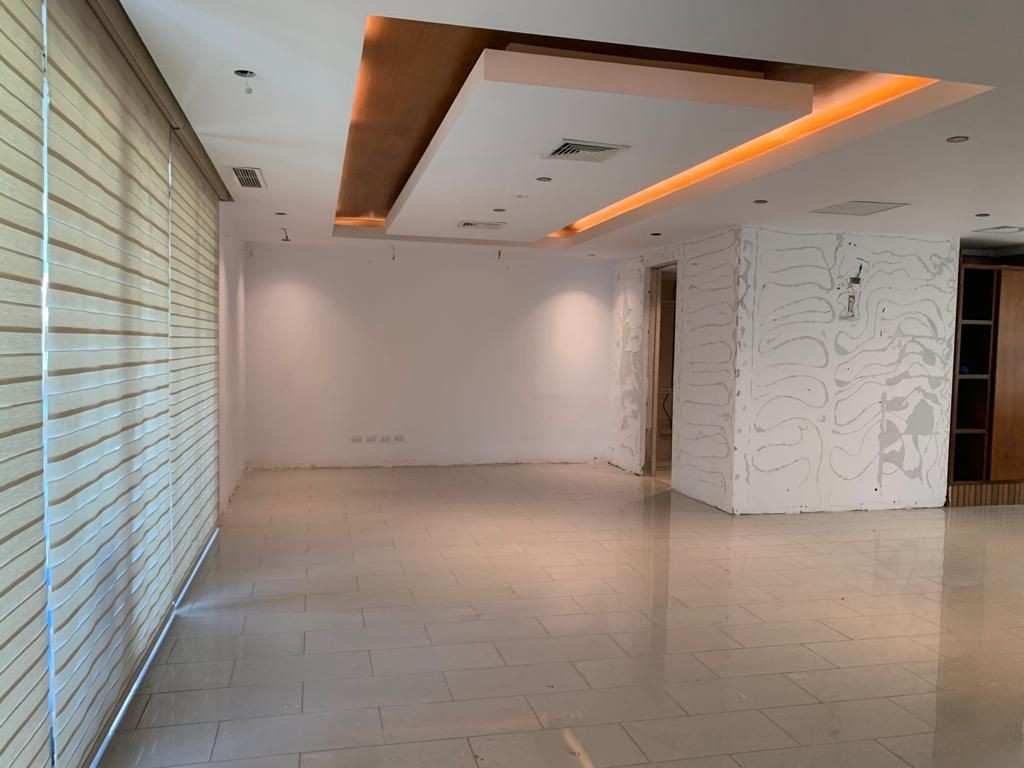 oficinas y locales comerciales - Piantini  edificio comercial 750m2 18 parqueos 5