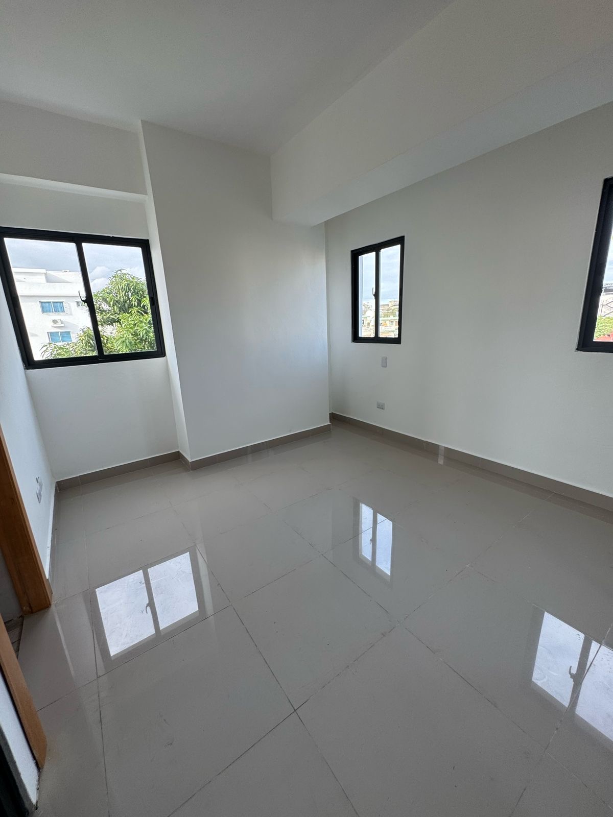 apartamentos - Vendo Miraflores piso 3 una hab 1.5 baños parqueo  0