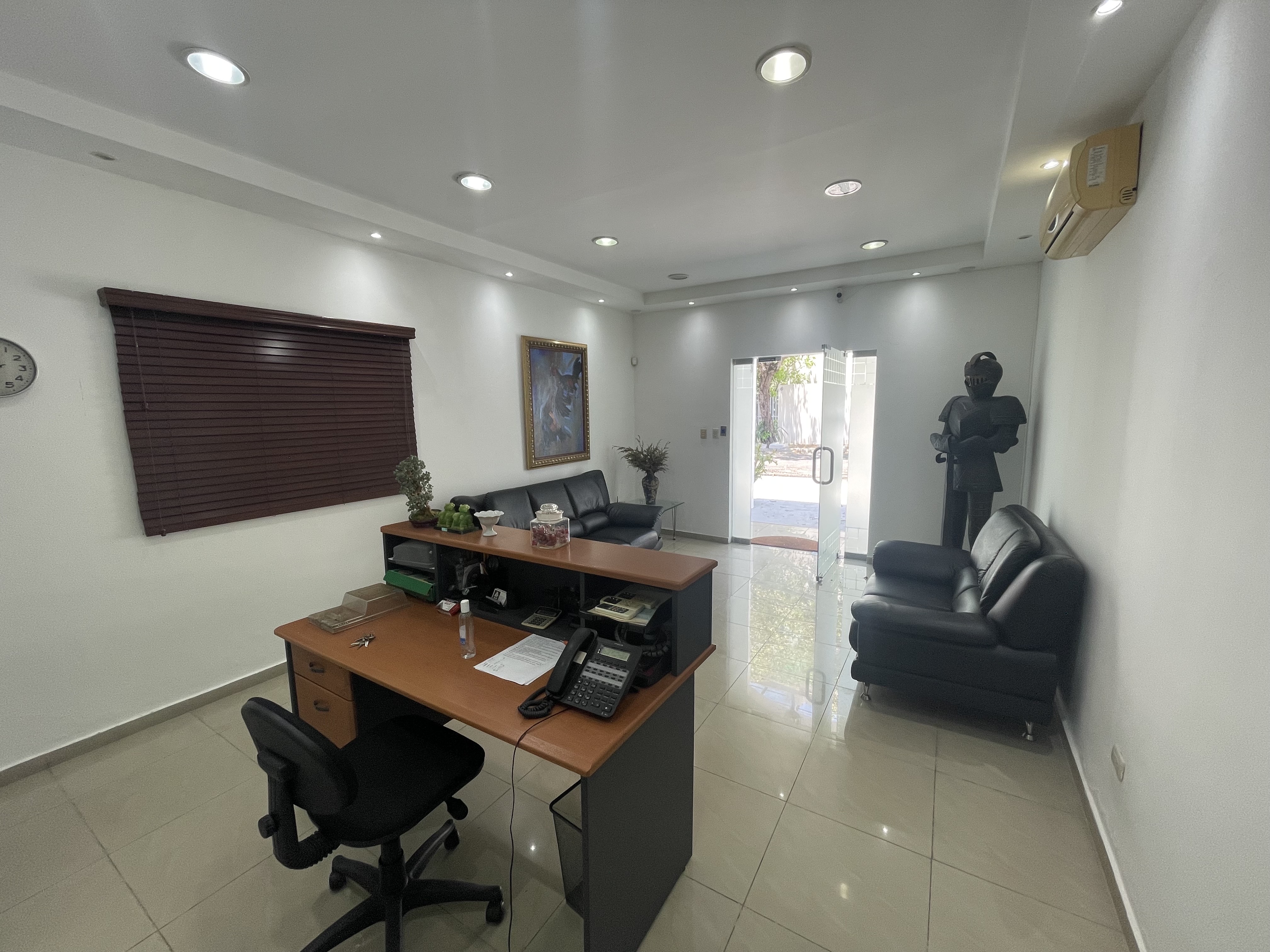 oficinas y locales comerciales - Alquilo Local Comercial en Santo Domingo Distrito Nacional  0