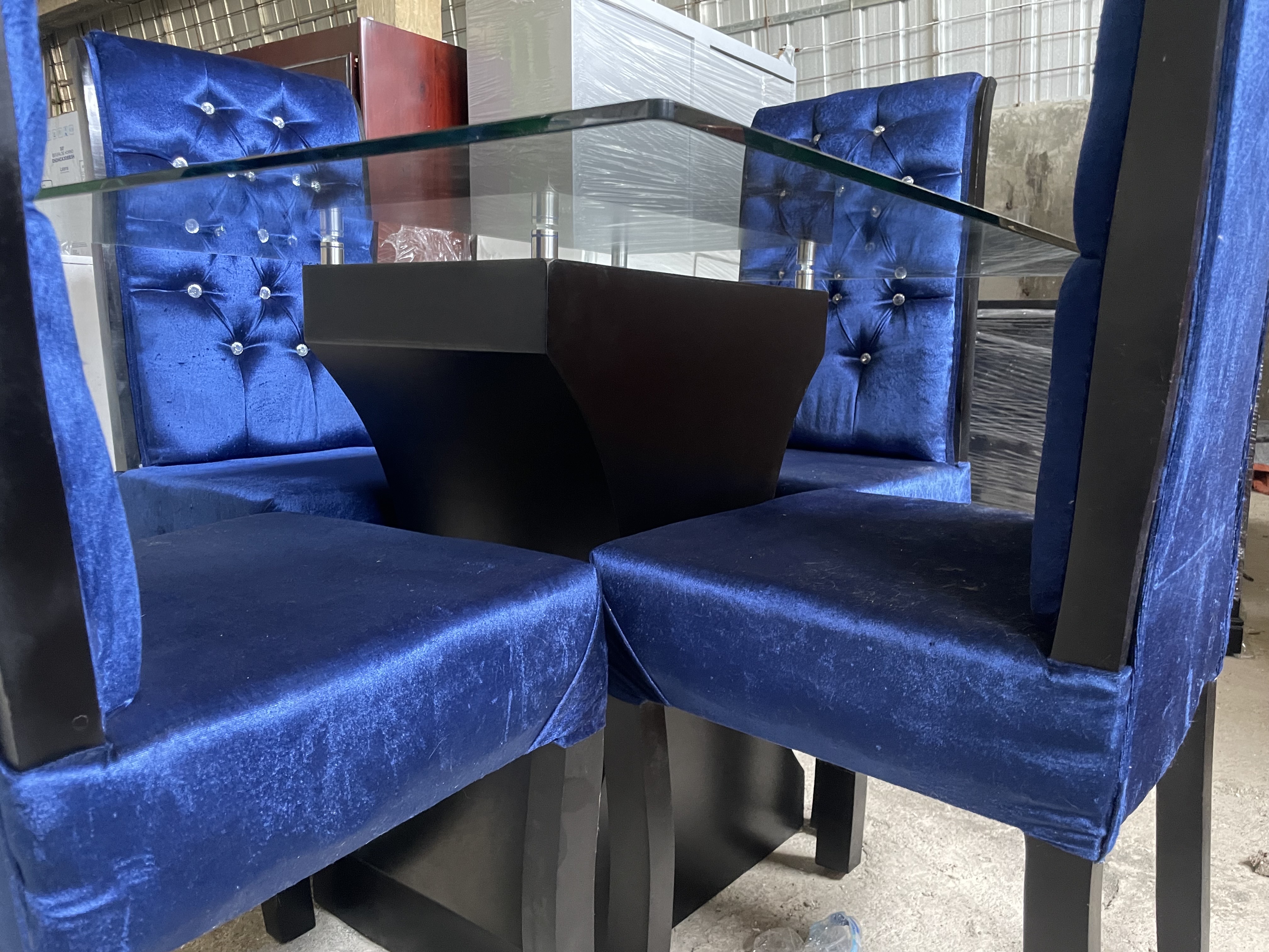 electrodomesticos - Liquidación juego de comedor 4 sillas está nuevo  3