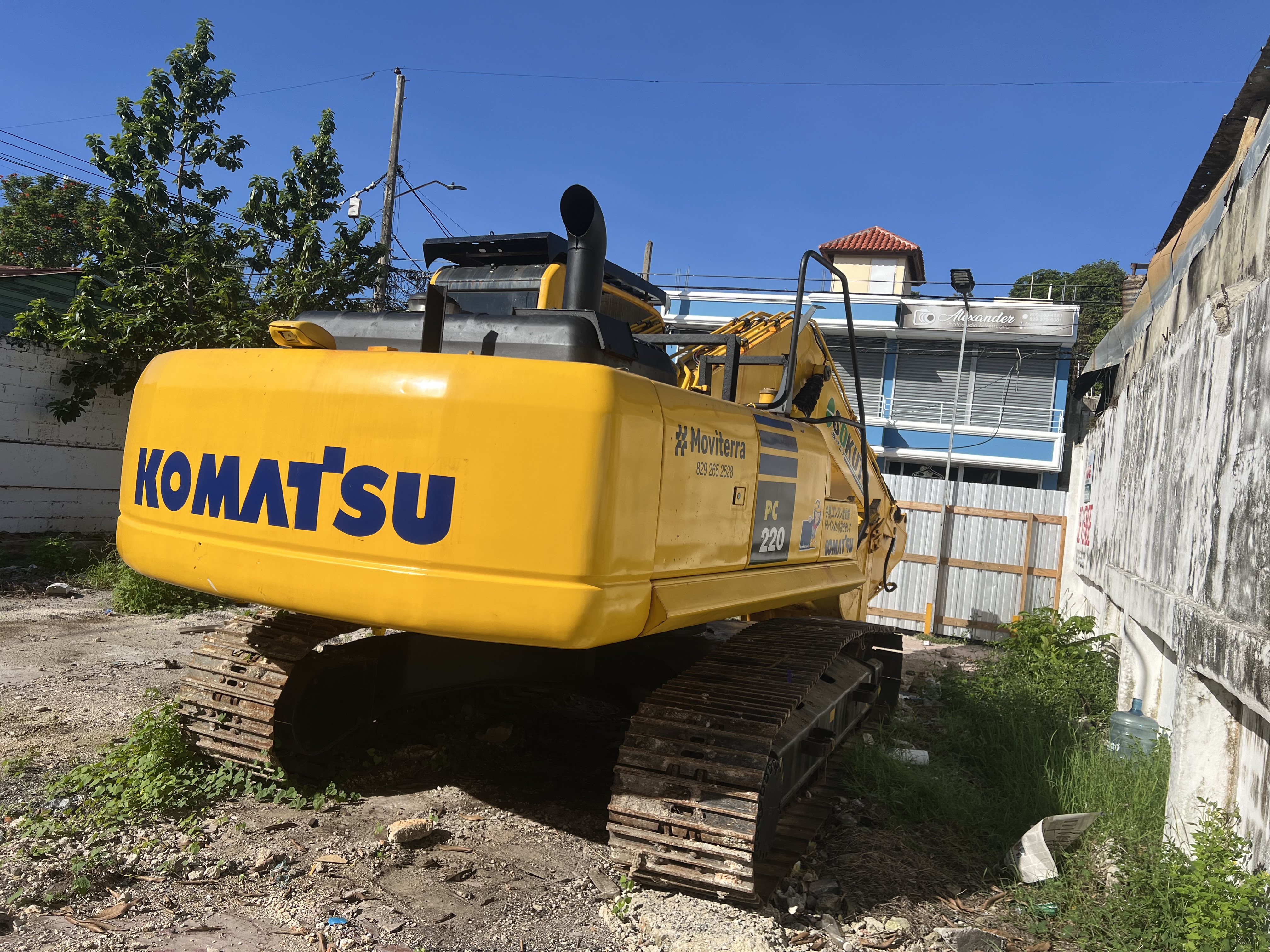 camiones y vehiculos pesados - Komatsu pc220 excavadora en venta  0