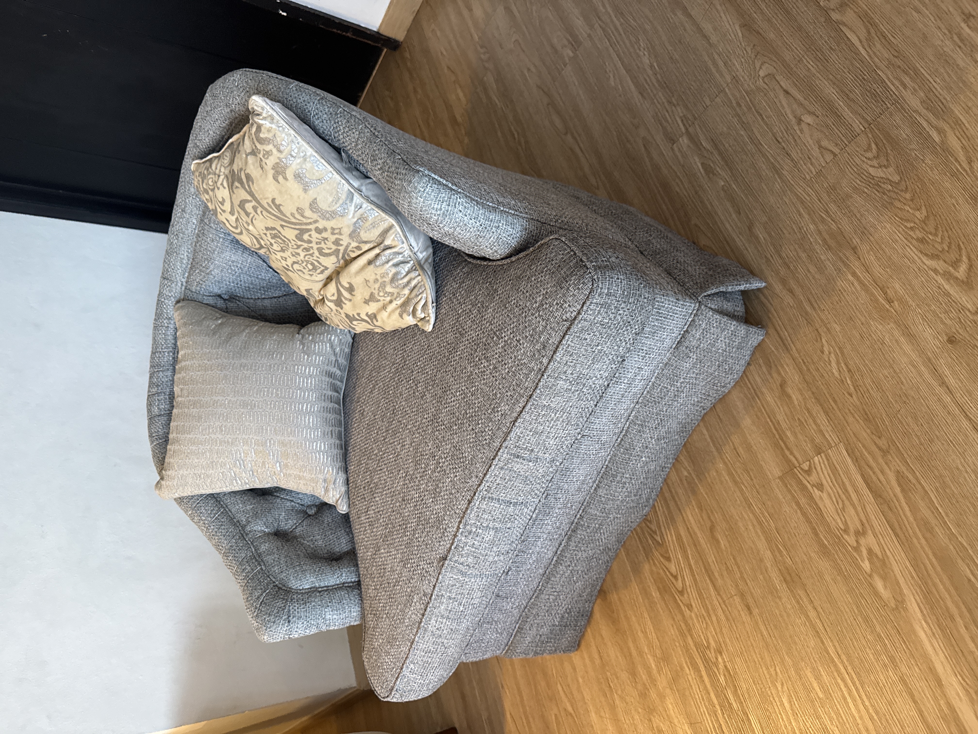 muebles y colchones - Vendo este sofa supercomodo tipo antiguo 1 plaza 0