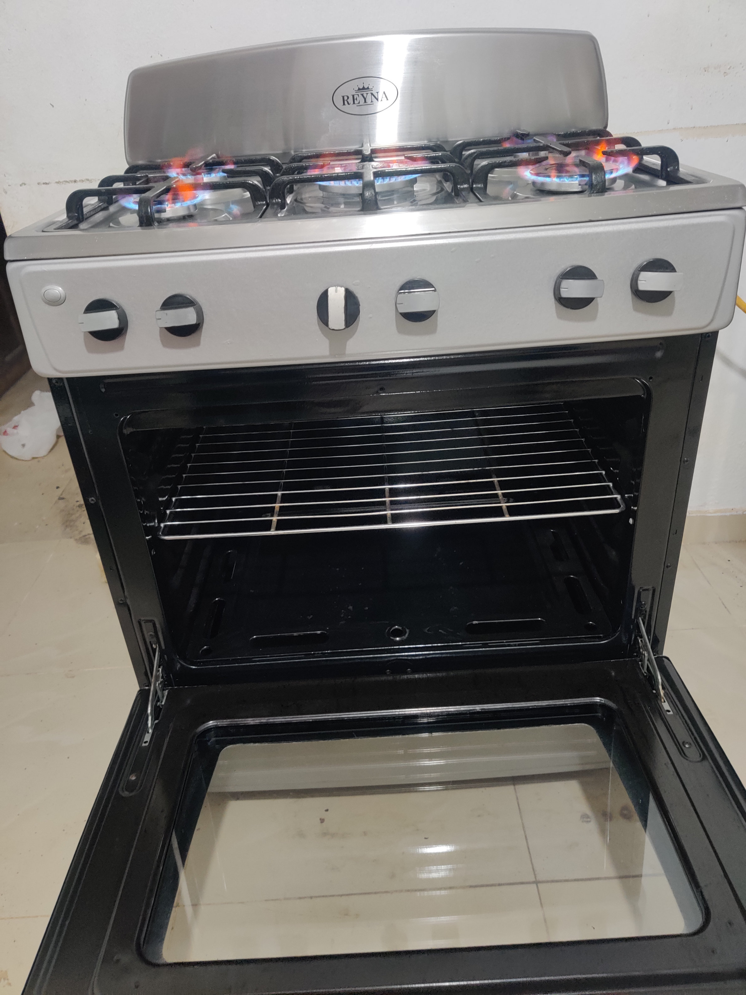 electrodomesticos - Estufa de 30 pulgadas de 5 hornillasen excelente condiciones con garantía. 3